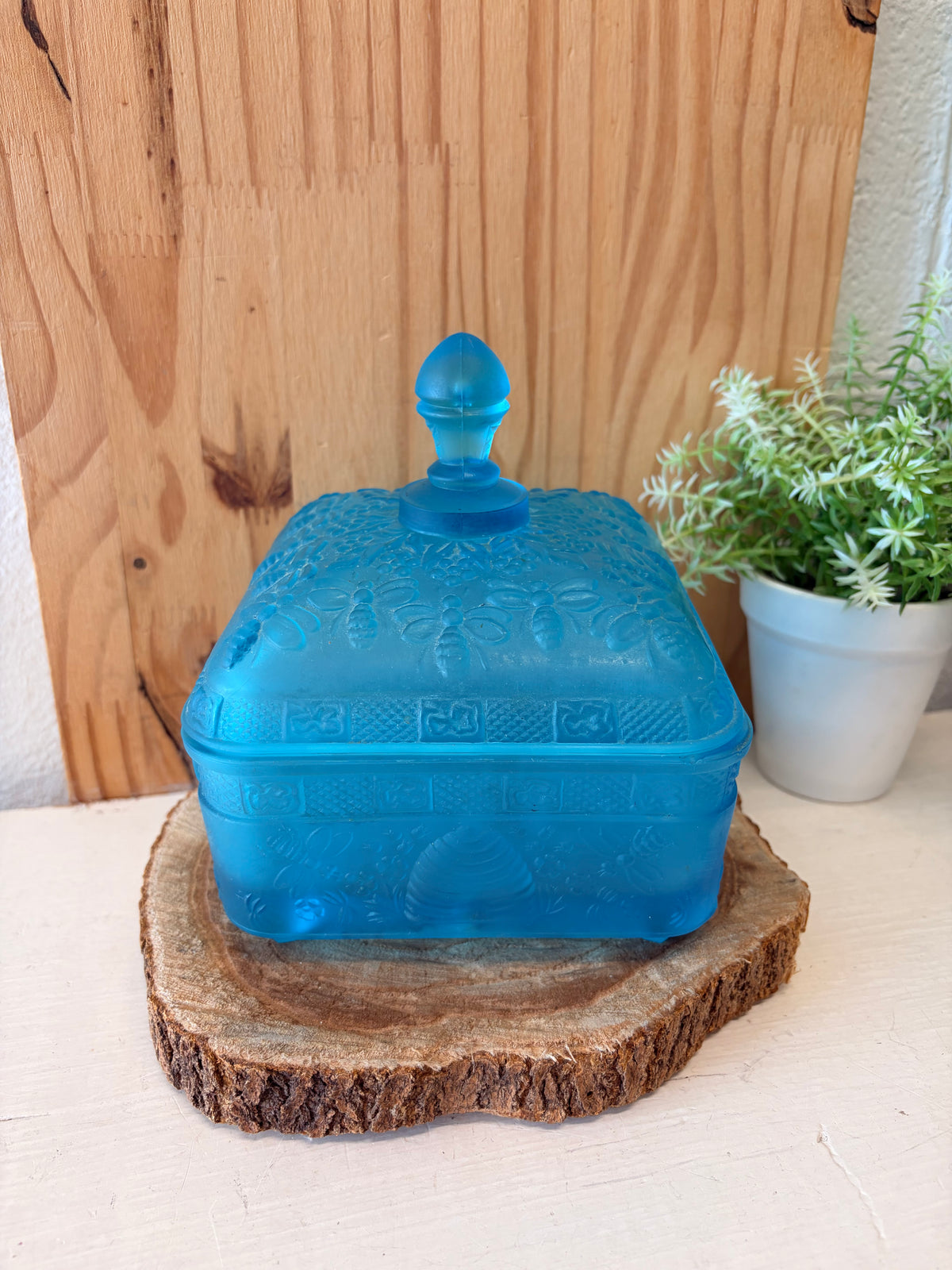 Vtg Indiana Glass Tiara Frosted Blue Etched Bee Box (Local Pick Up Only)