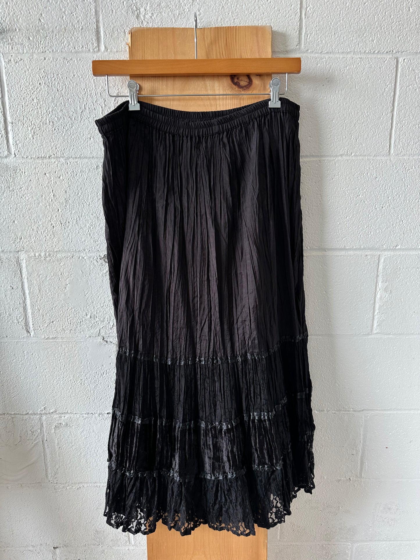 Vtg Black Tiered Skirt : 40” W