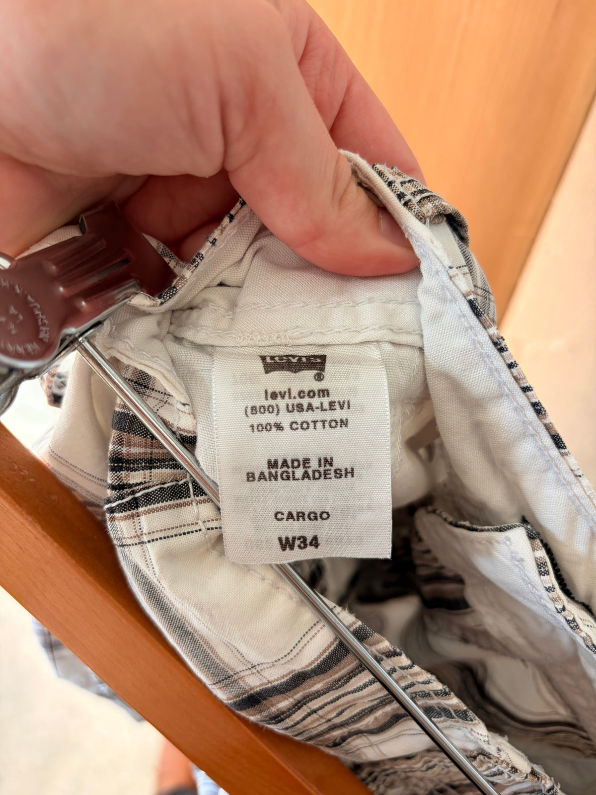 Plaid Levi’s Cargo Shorts : 34