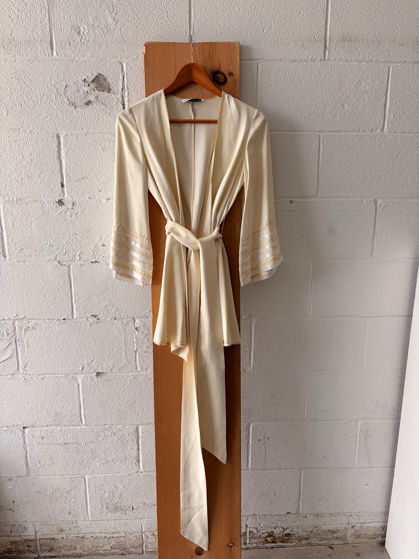 Vtg Ivory Robe