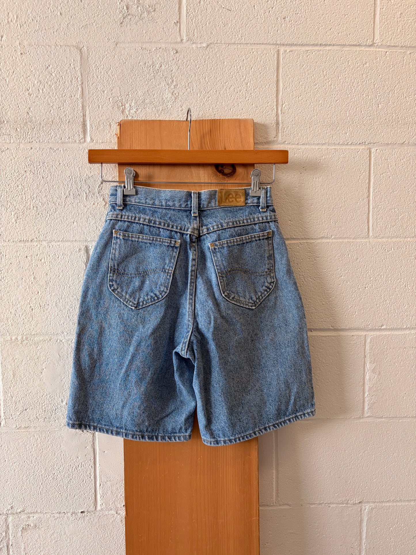 Vtg Lee Denim Shorts : 26”W
