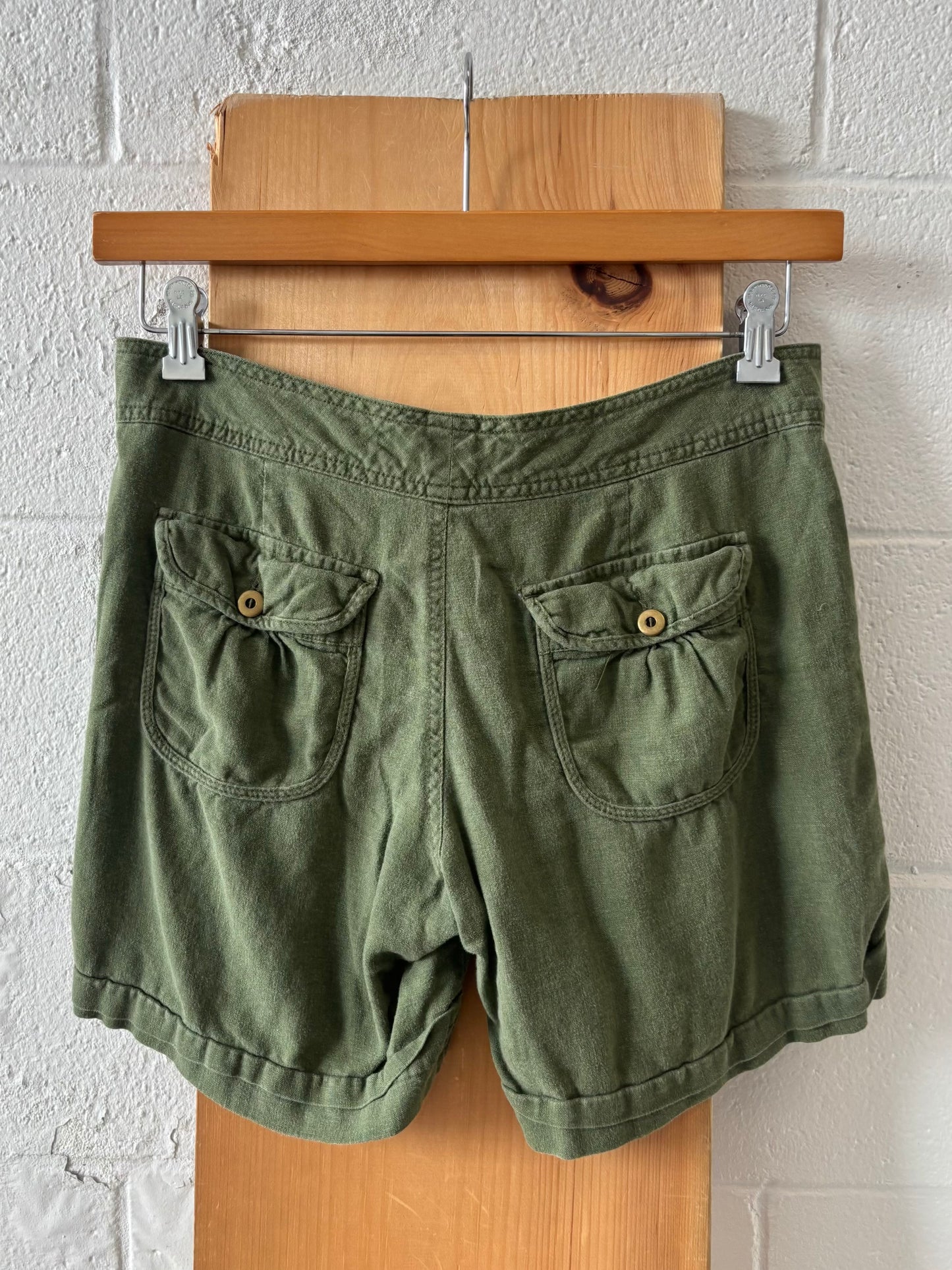Green Shorts : 8