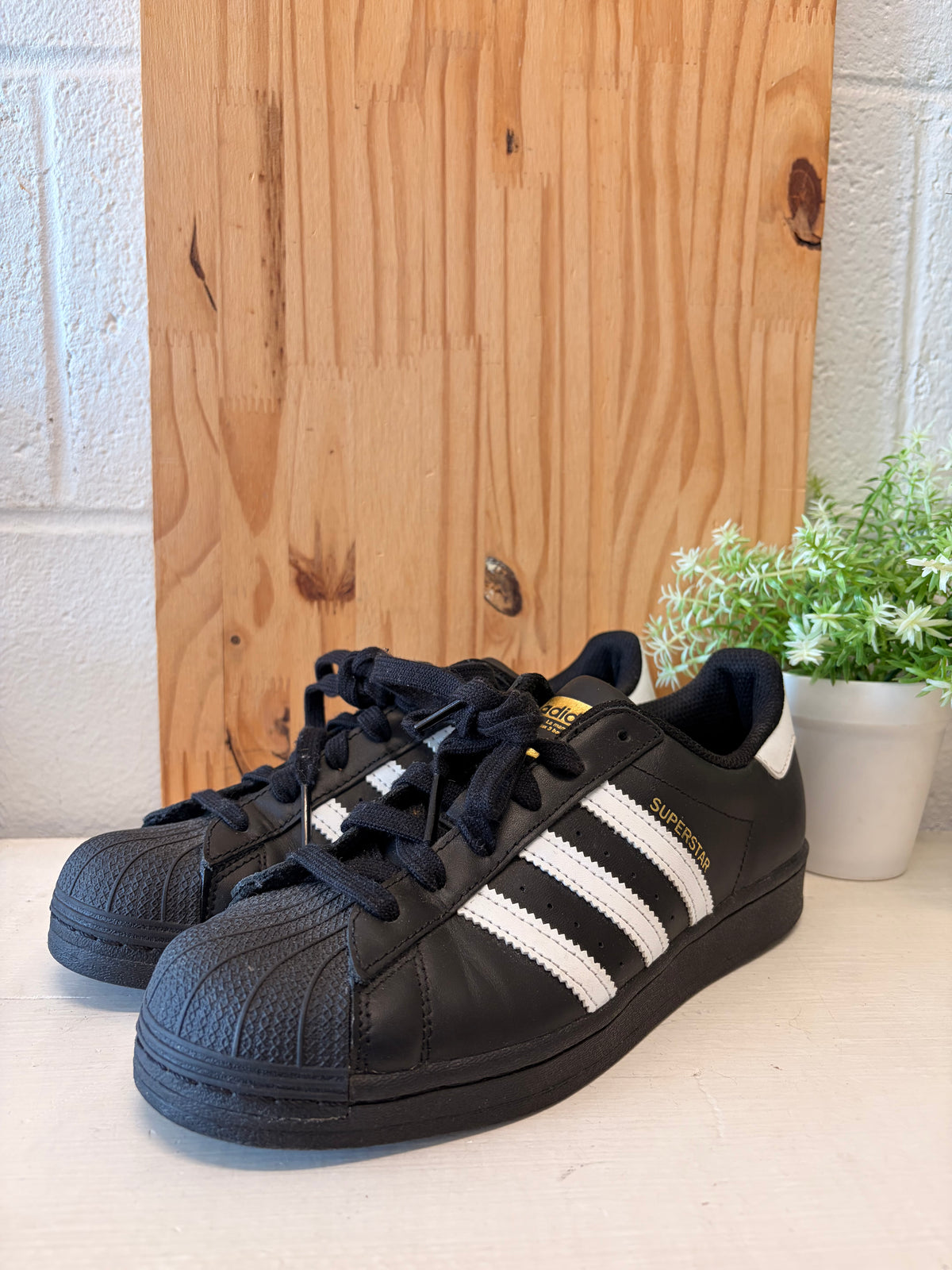 Black & White Adidas Allstars : Men’s 6
