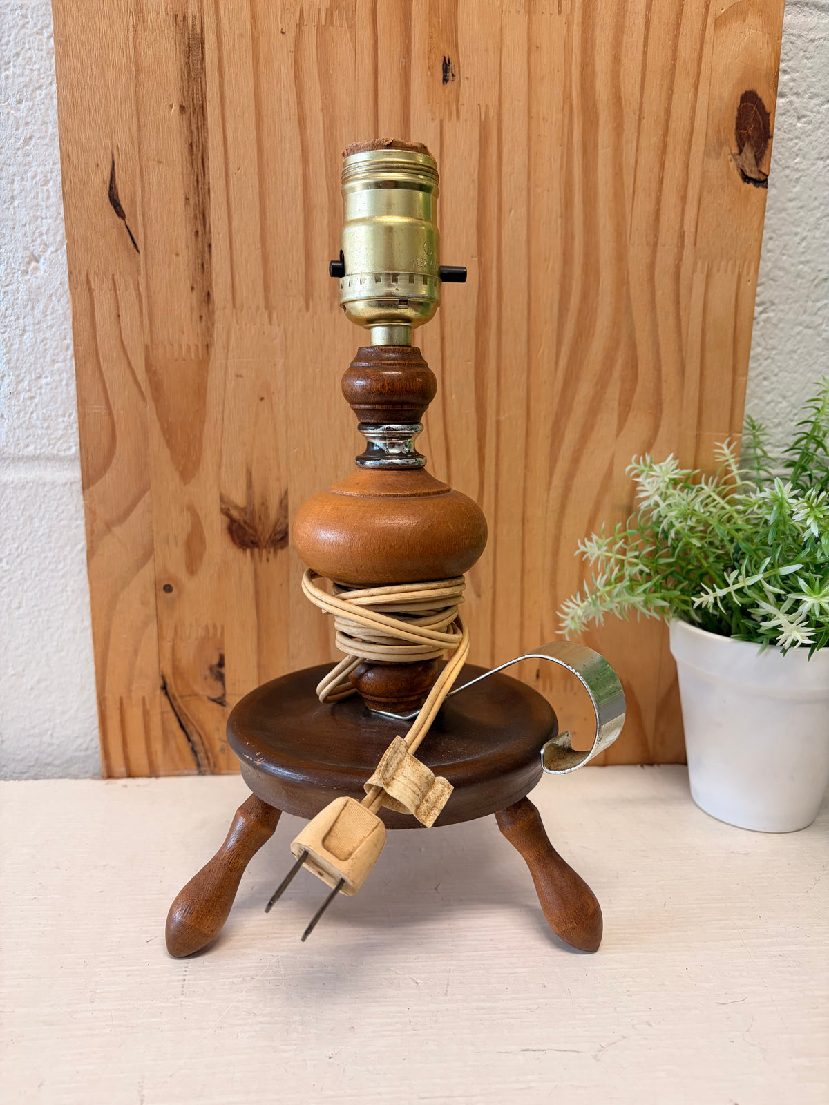 Vtg Wooden Tripod Table Lamp (Local Pick Up Only - Tested & Works!)