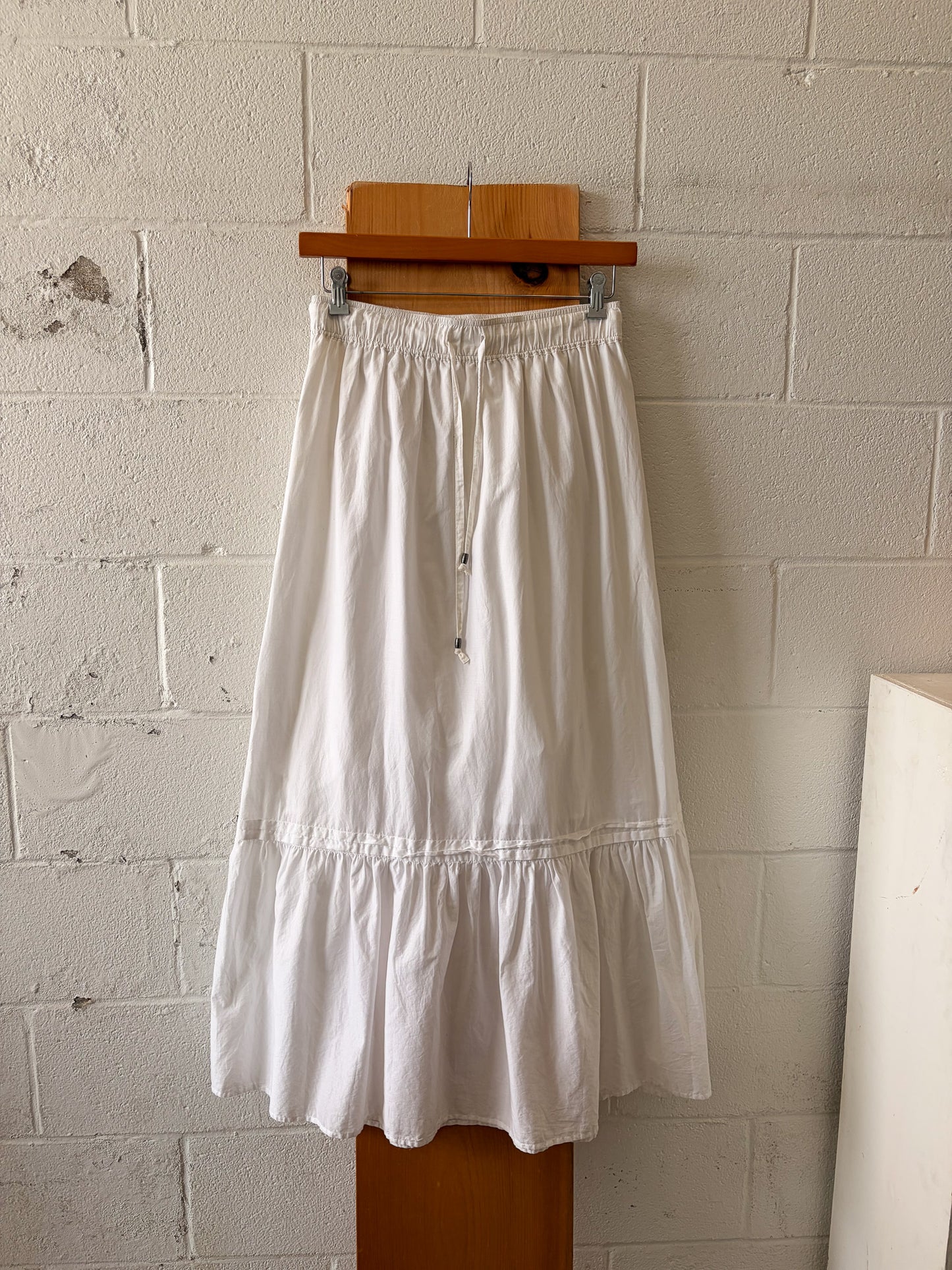 White Single Tier Maxi Skirt : M