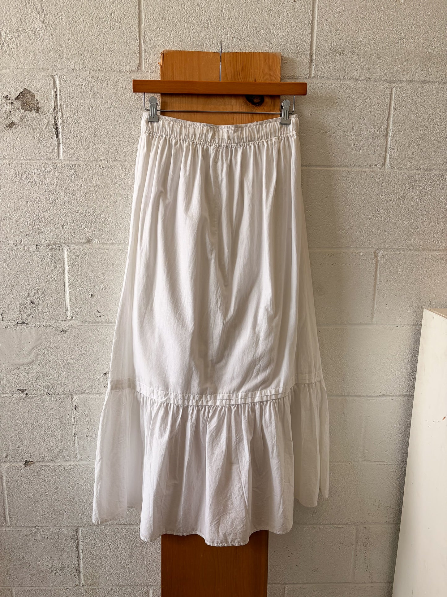 White Single Tier Maxi Skirt : M
