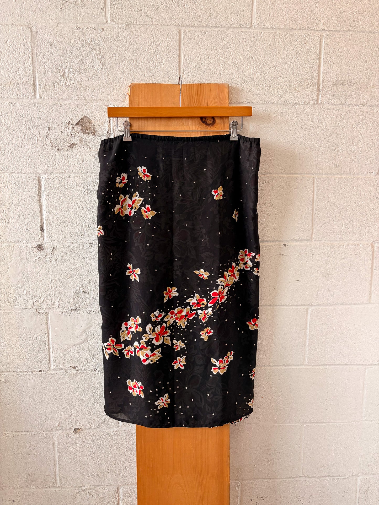 Reversible Black & Red Floral Skirt : 40"W