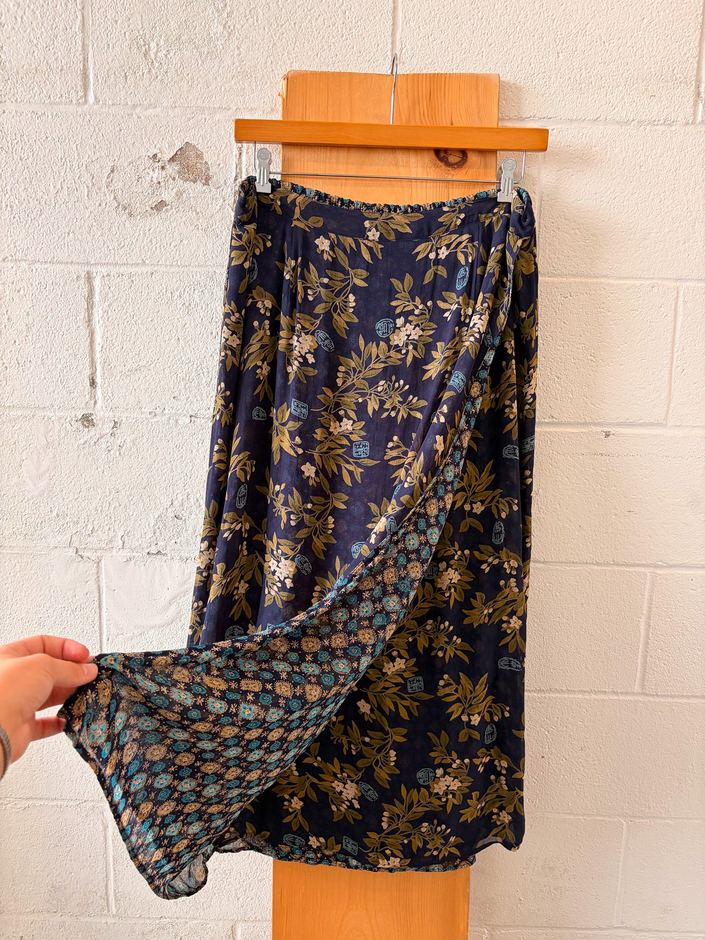 Reversible Navy Floral Skirt : 36"W