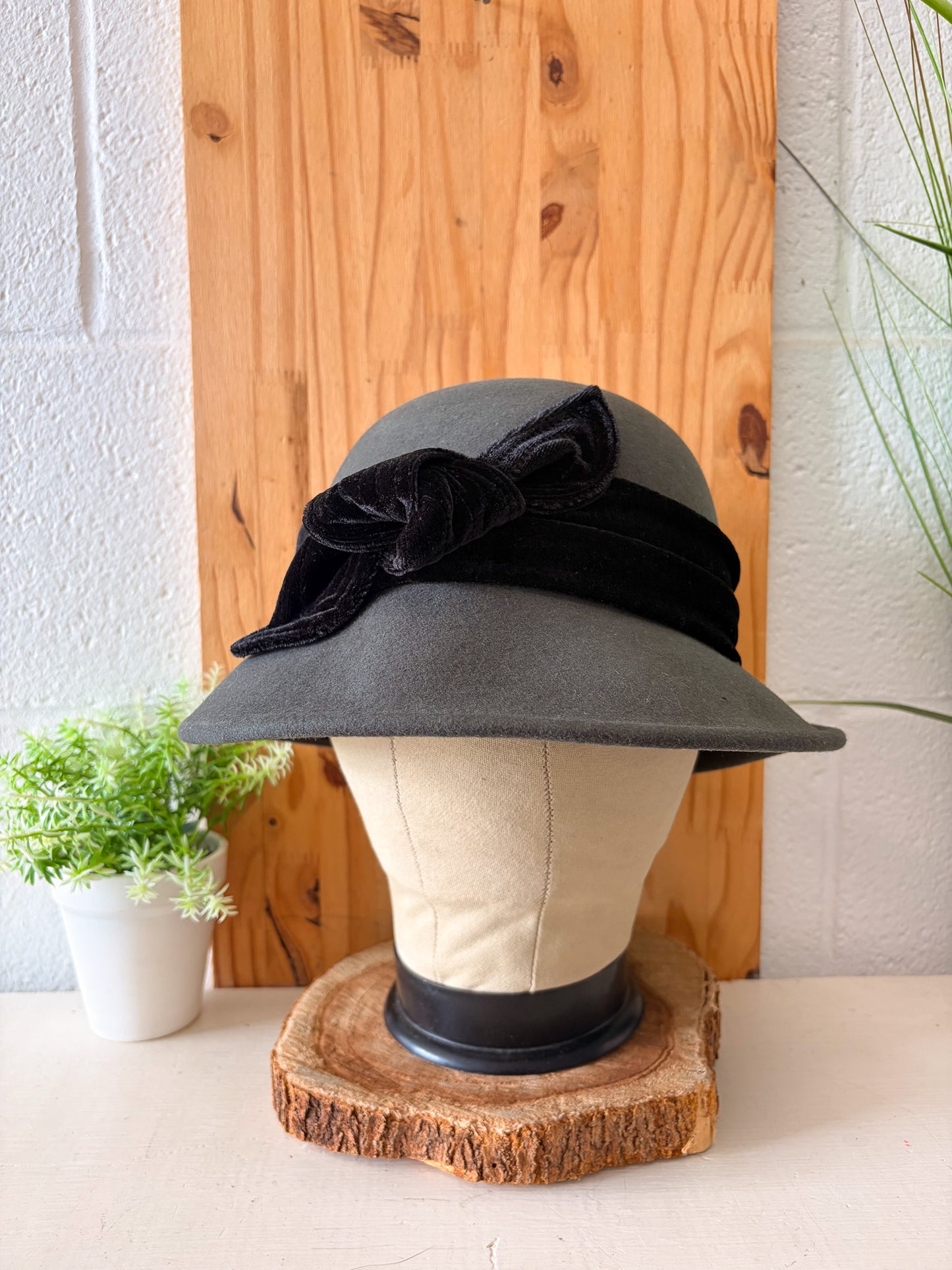 Scala Gray & Black Bow Hat : OS (Local Pick Up Only)