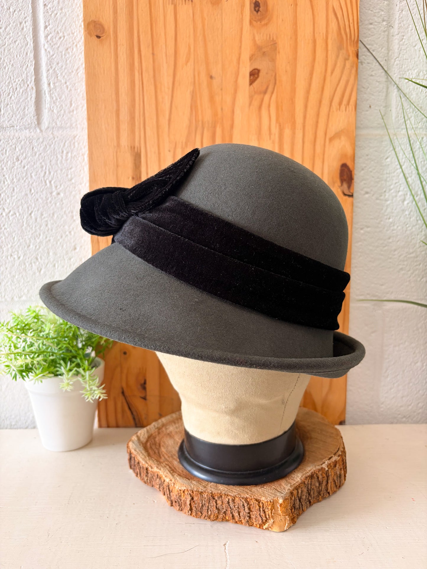 Scala Gray & Black Bow Hat : OS (Local Pick Up Only)