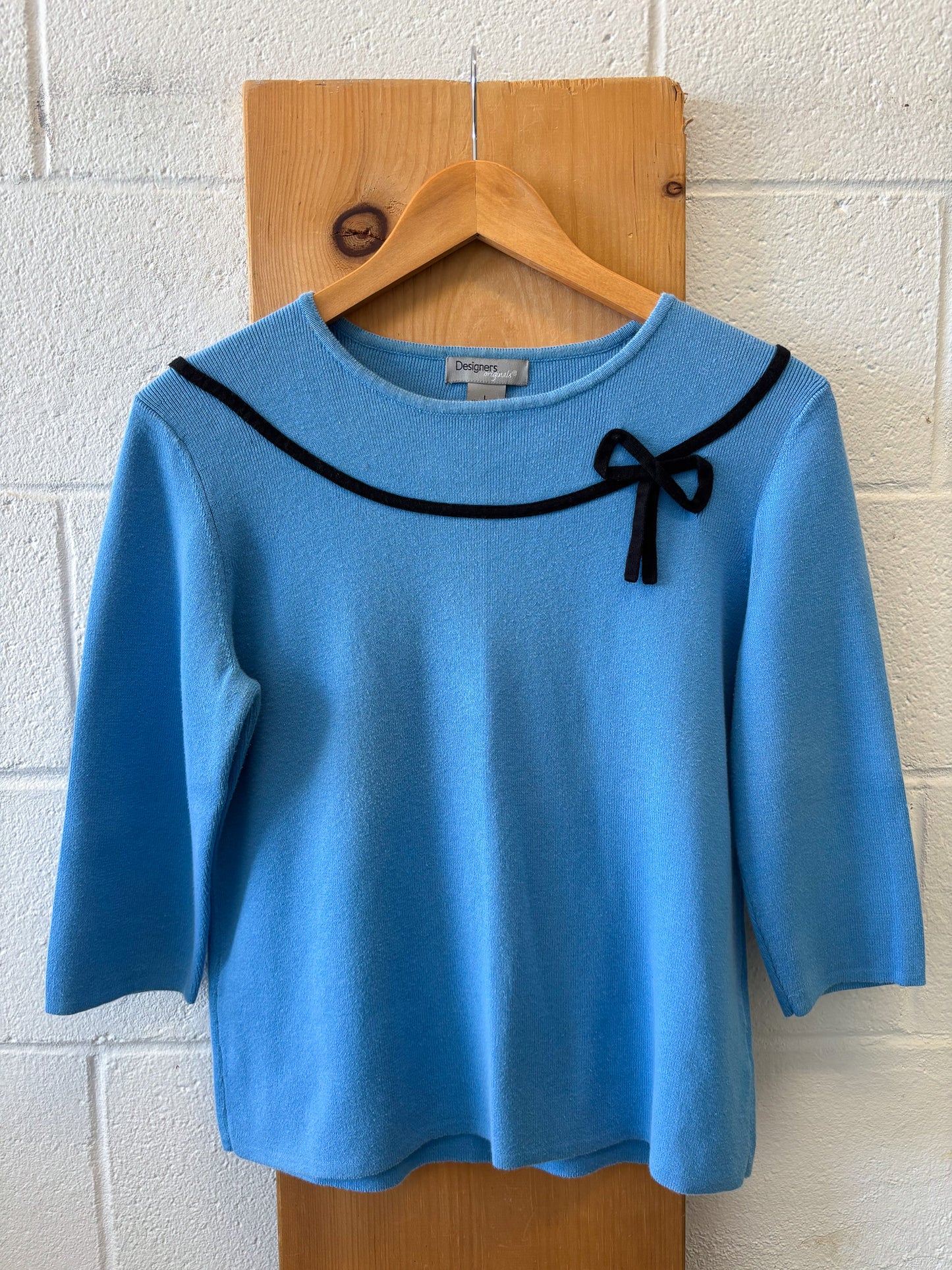 Blue and Black Bow Quarter Length Top: L