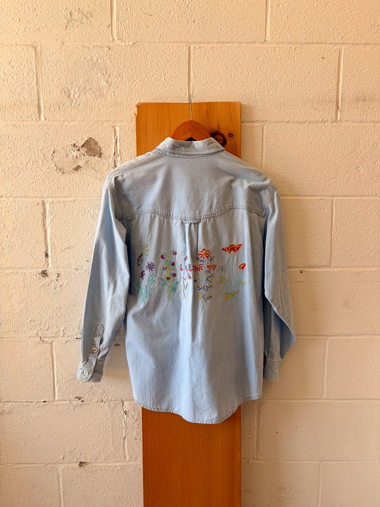Light Wash Embroidered Button Up : M/L