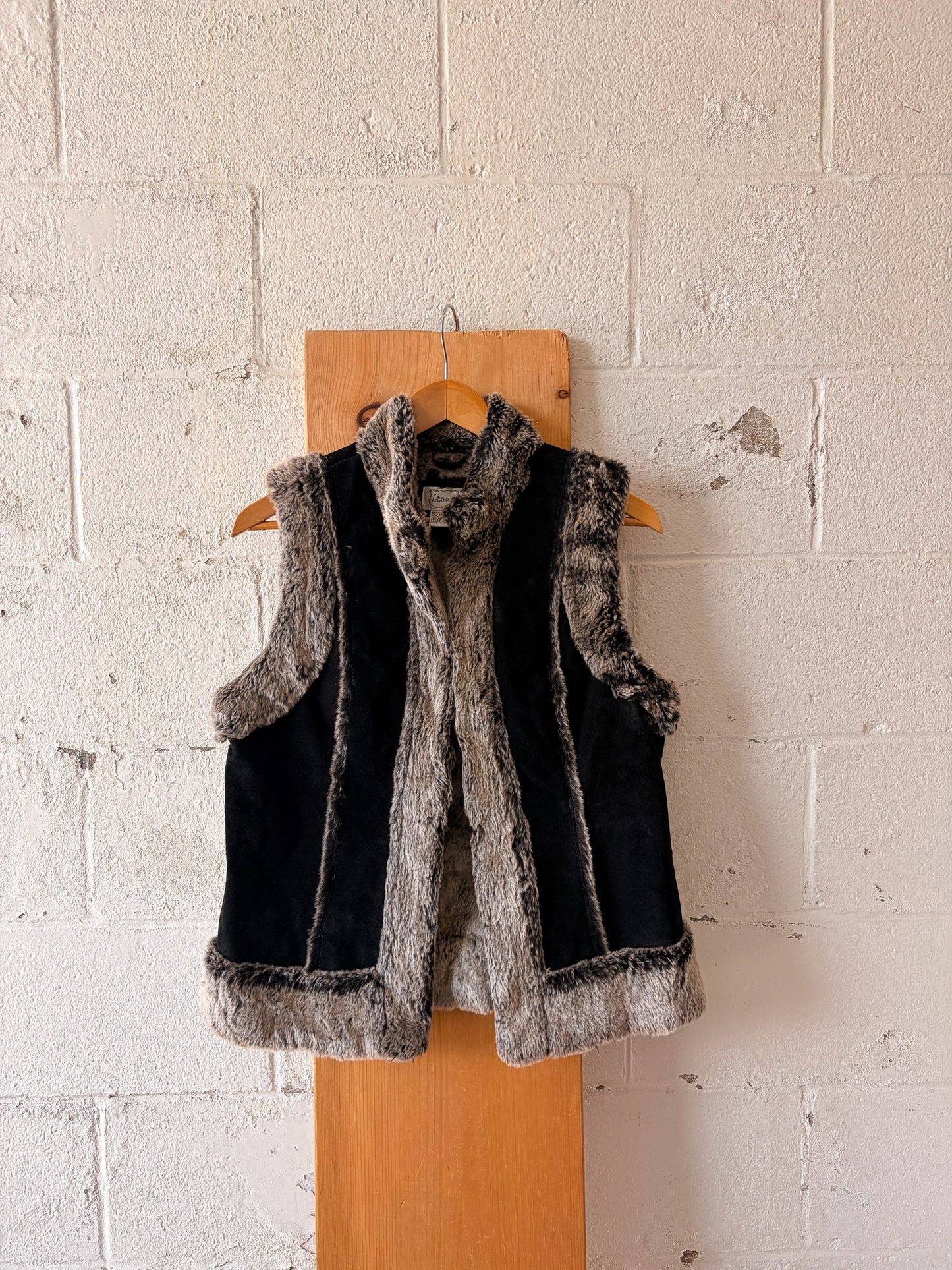 Leather & Faux Fur Vest : L