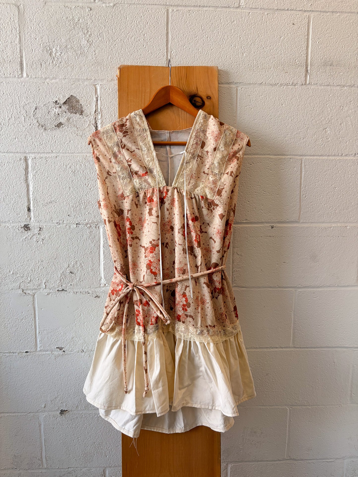 WHSE479 Original Lace Detailed Floral Dress : M/L