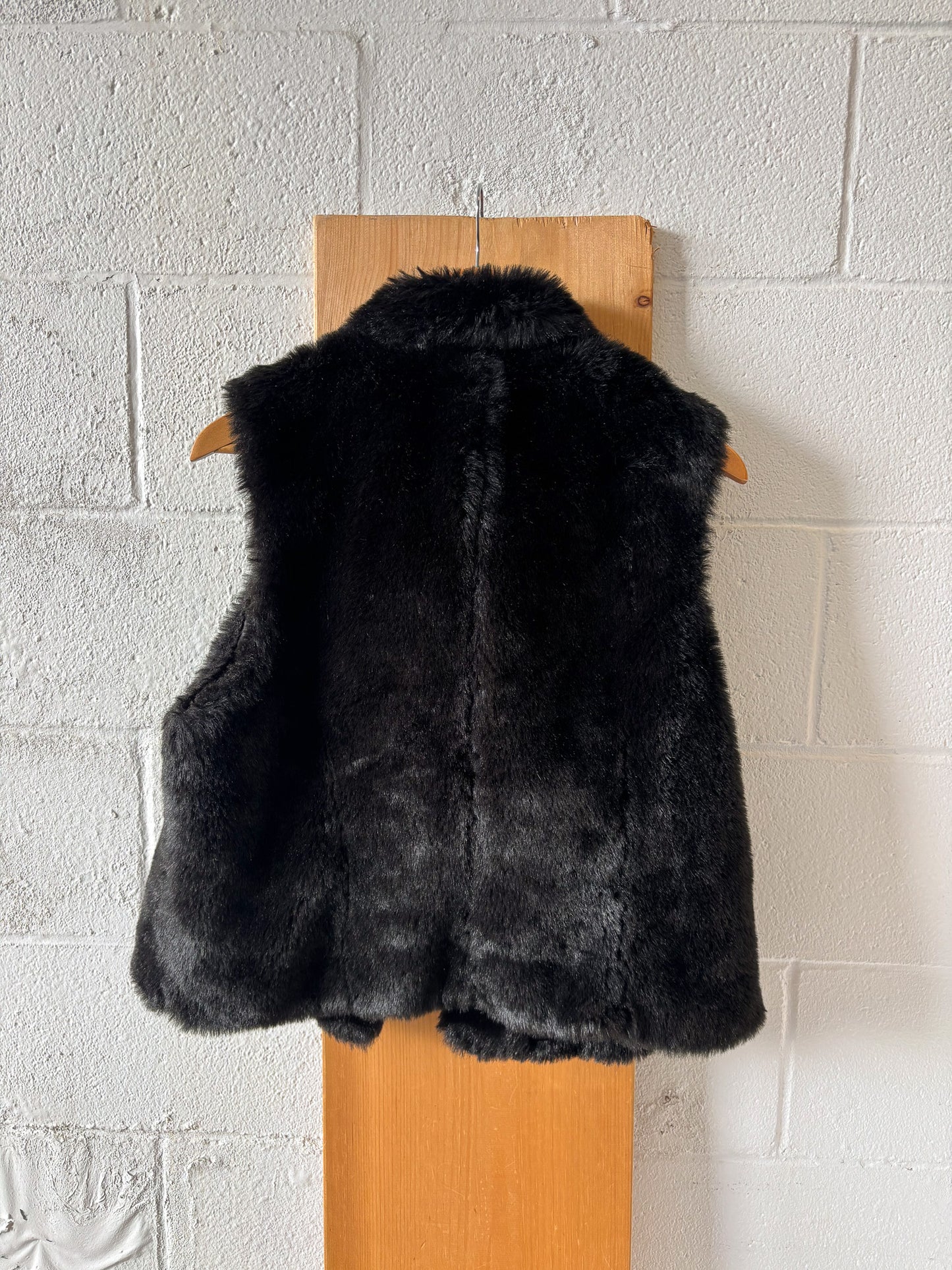 Black Faux Fur Vest : XL
