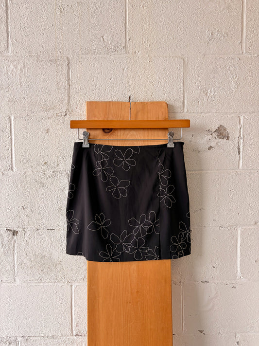 Black & White Floral Mini Skirt : 30"W