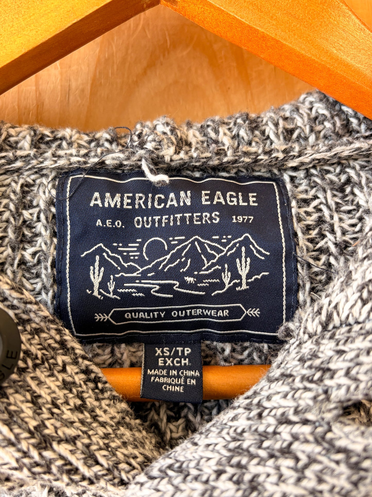 American Eagle Men's Hooded Henley Sweater : XS