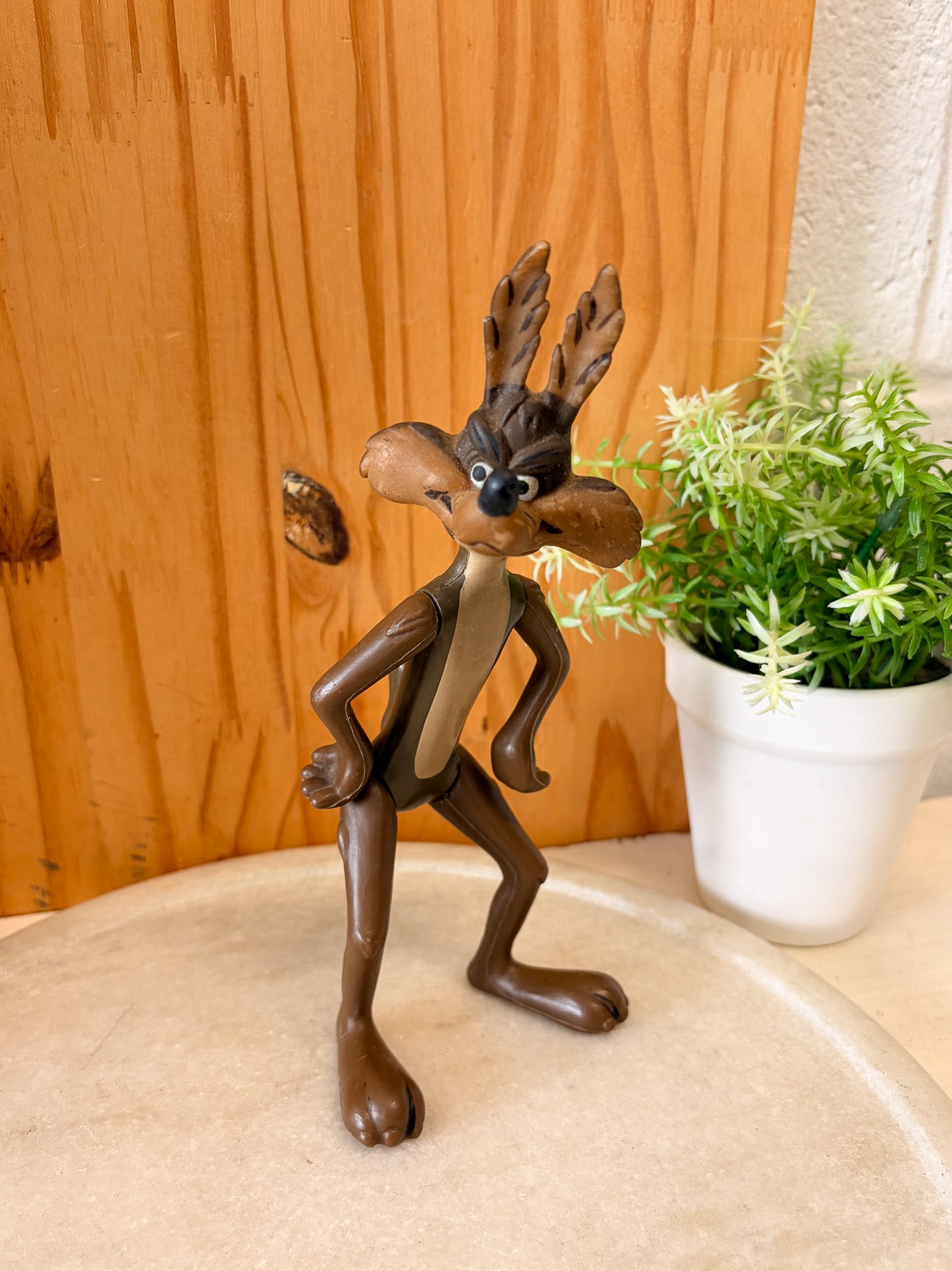 Vtg 1976 Wile E Coyote Figure