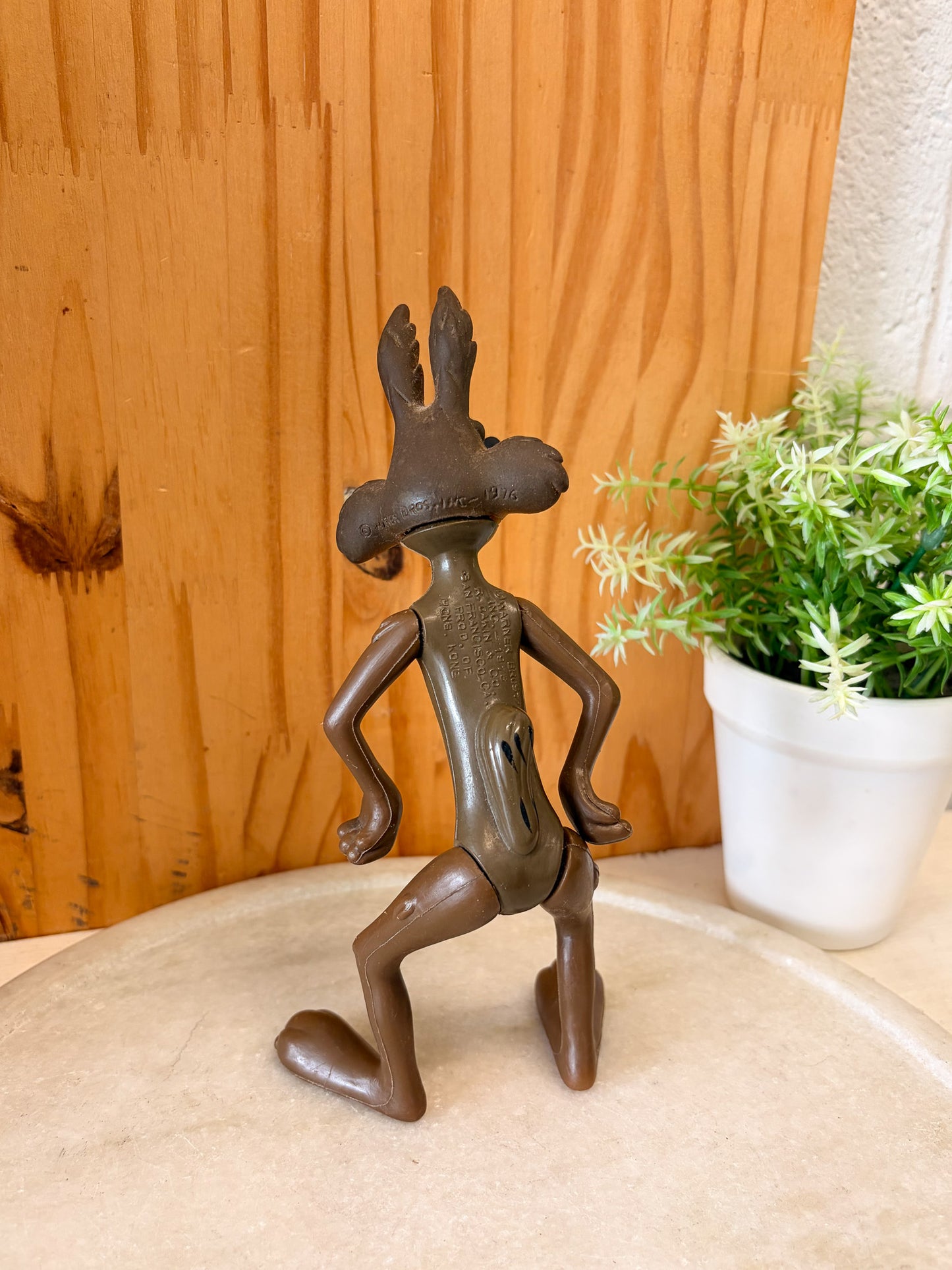 Vtg 1976 Wile E Coyote Figure