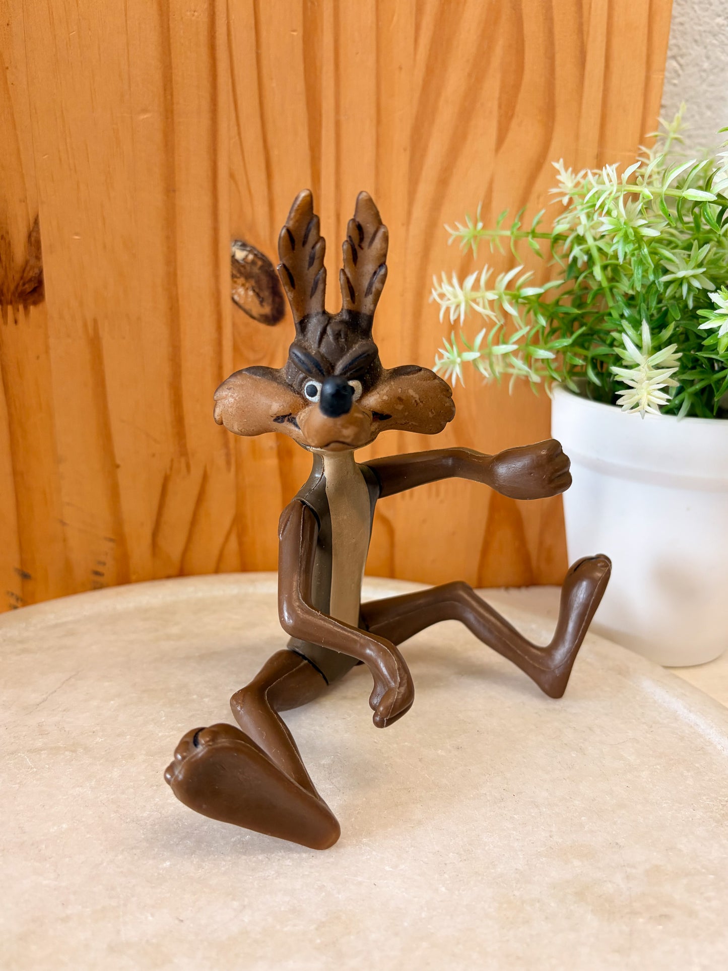 Vtg 1976 Wile E Coyote Figure