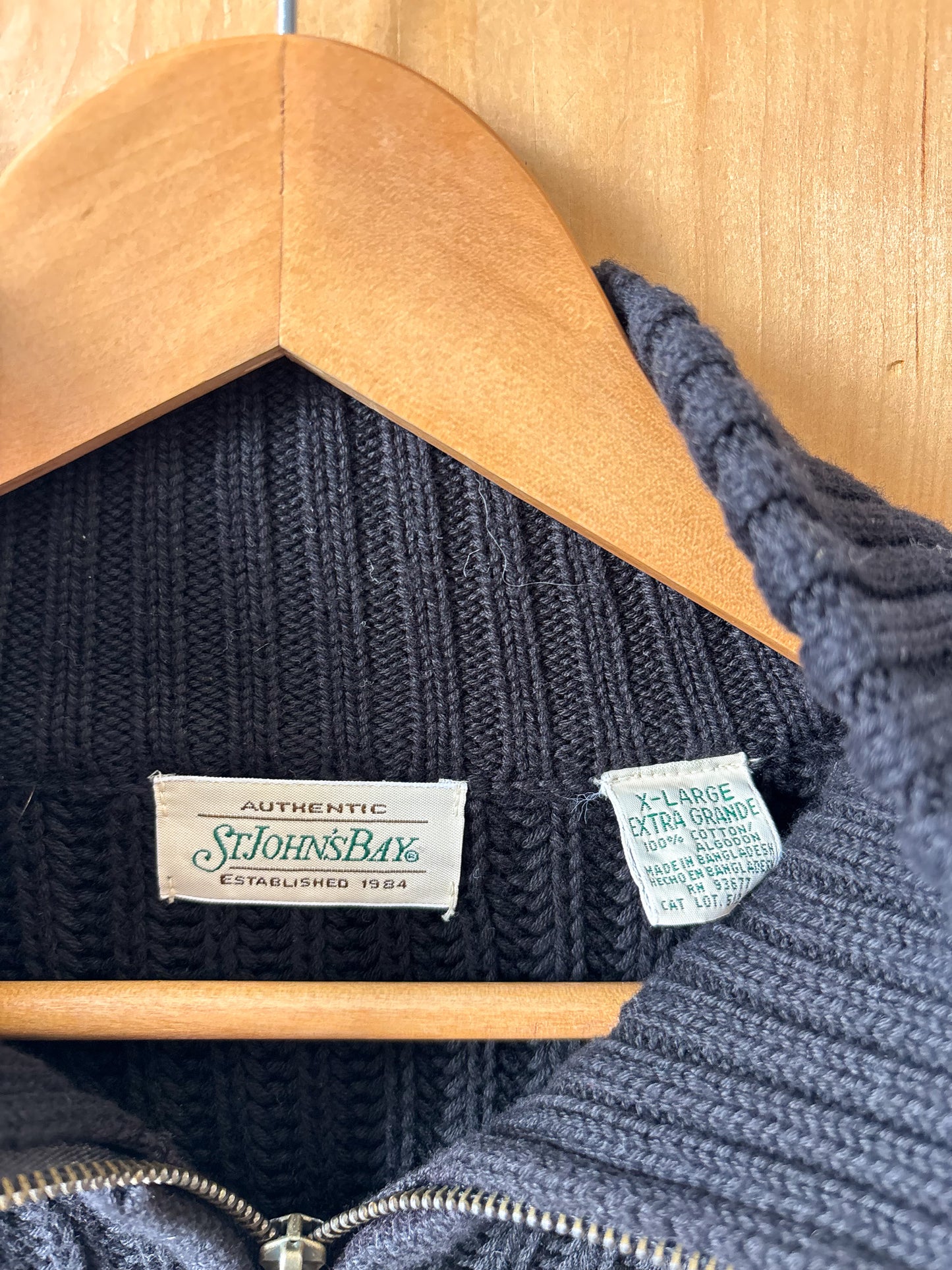 Black Zip Up Sweater : XL