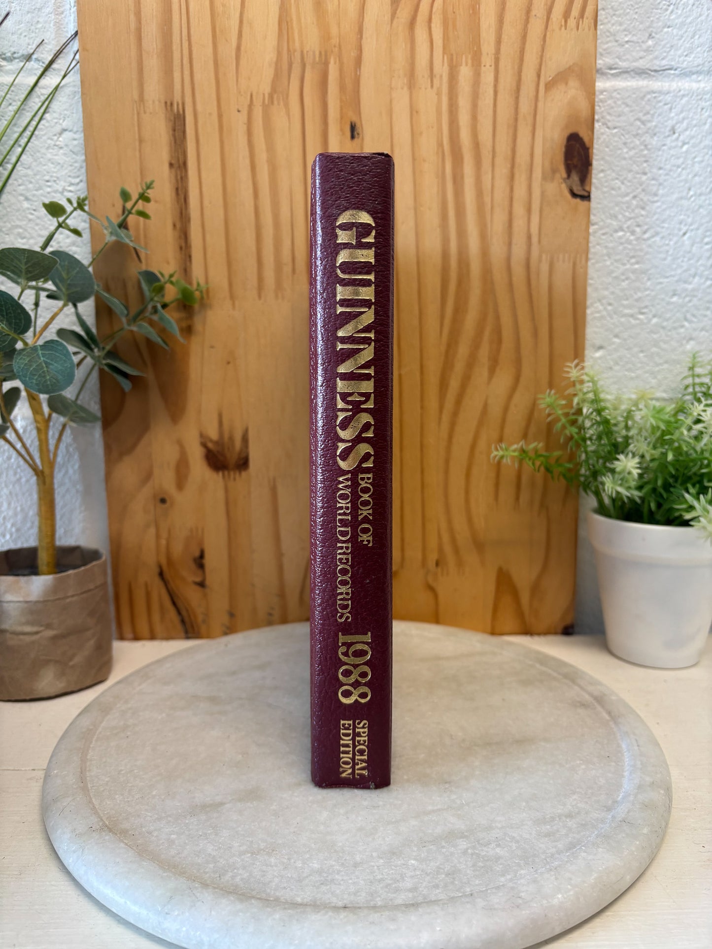 1988 Guinness Book of World Records (Local Pick Up Only)