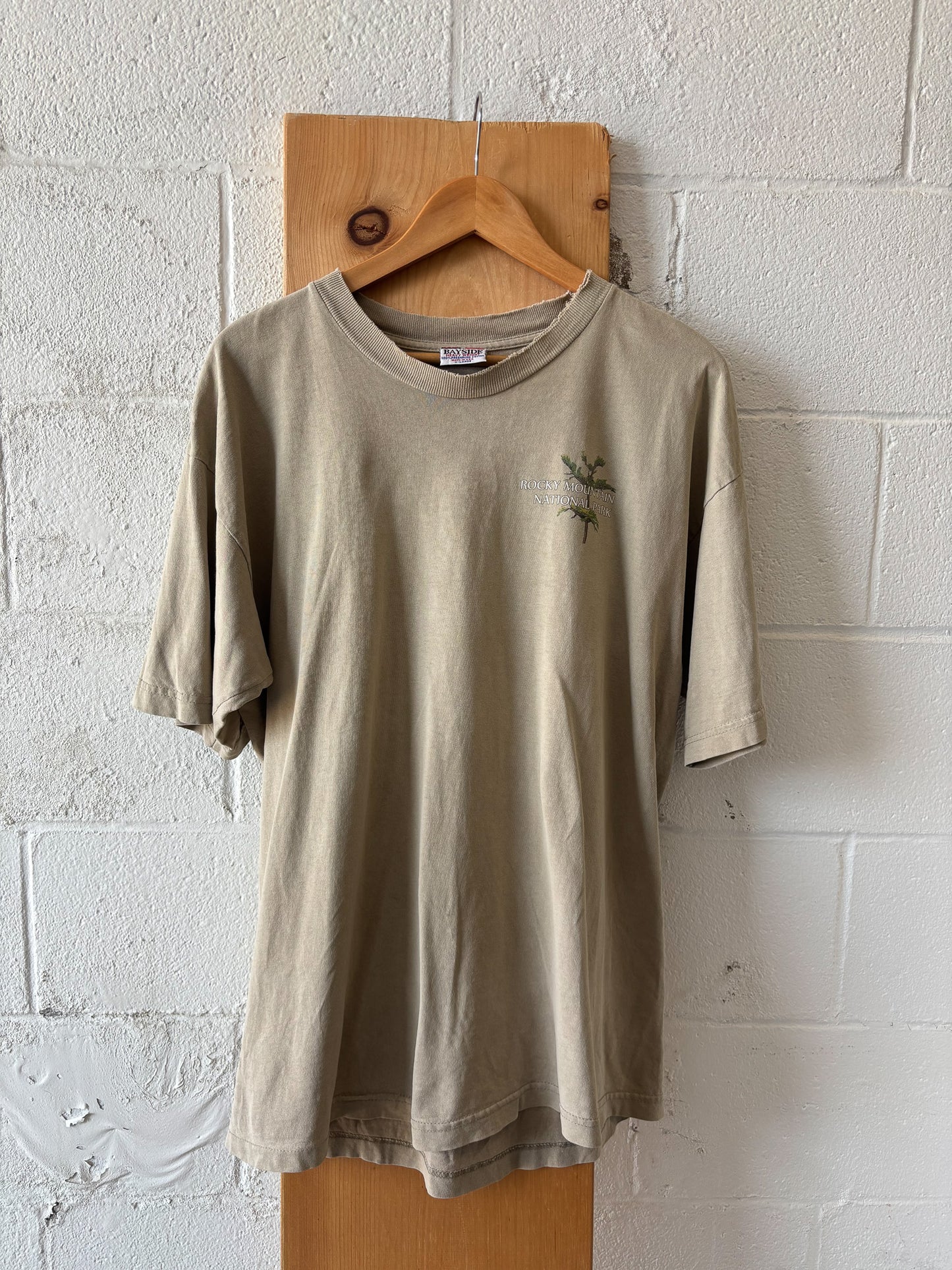 Thrashed Vtg Rocky Mountain Tee : XL