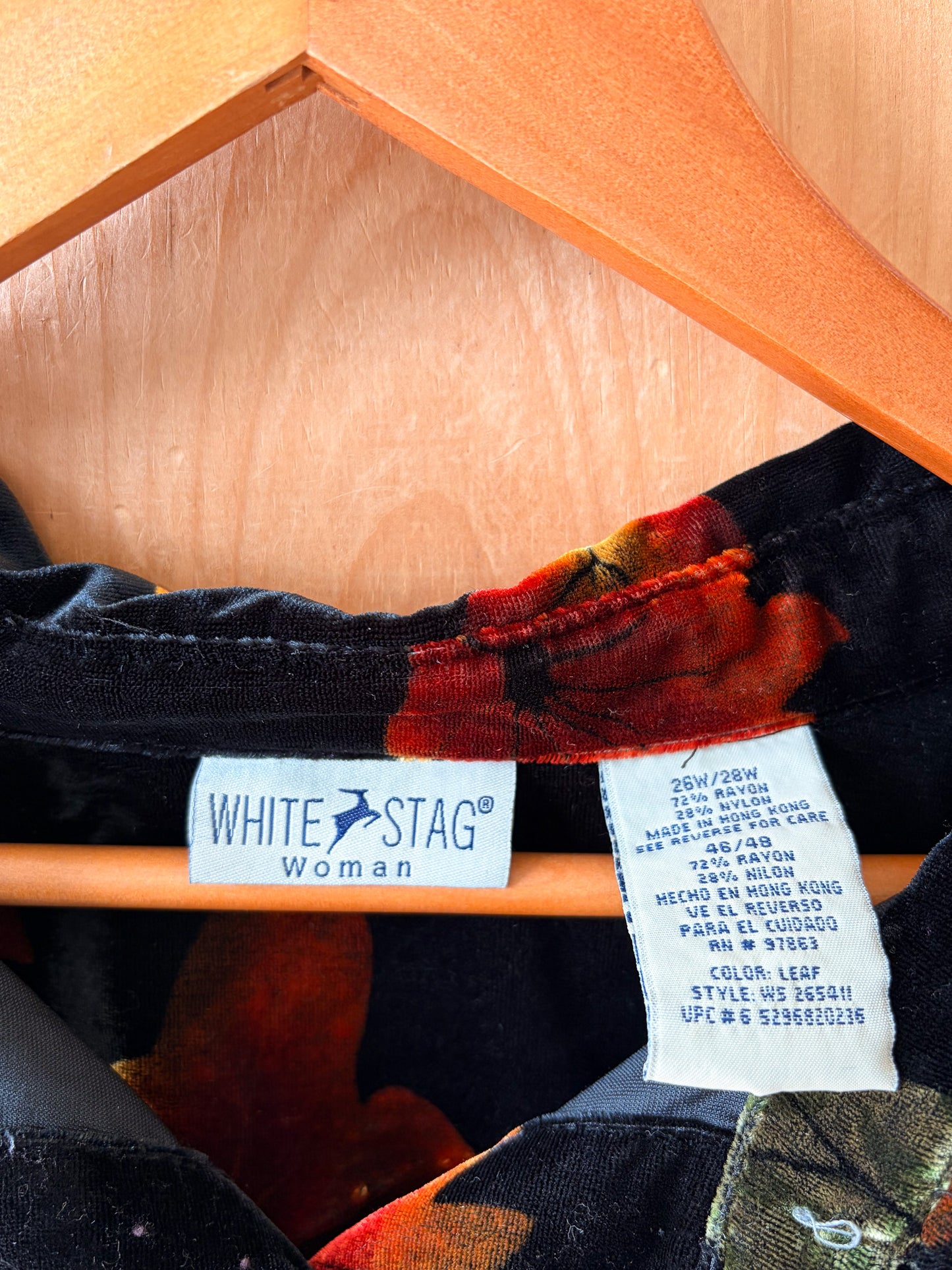 Velvet Leaf Patterned Button Up : 26W