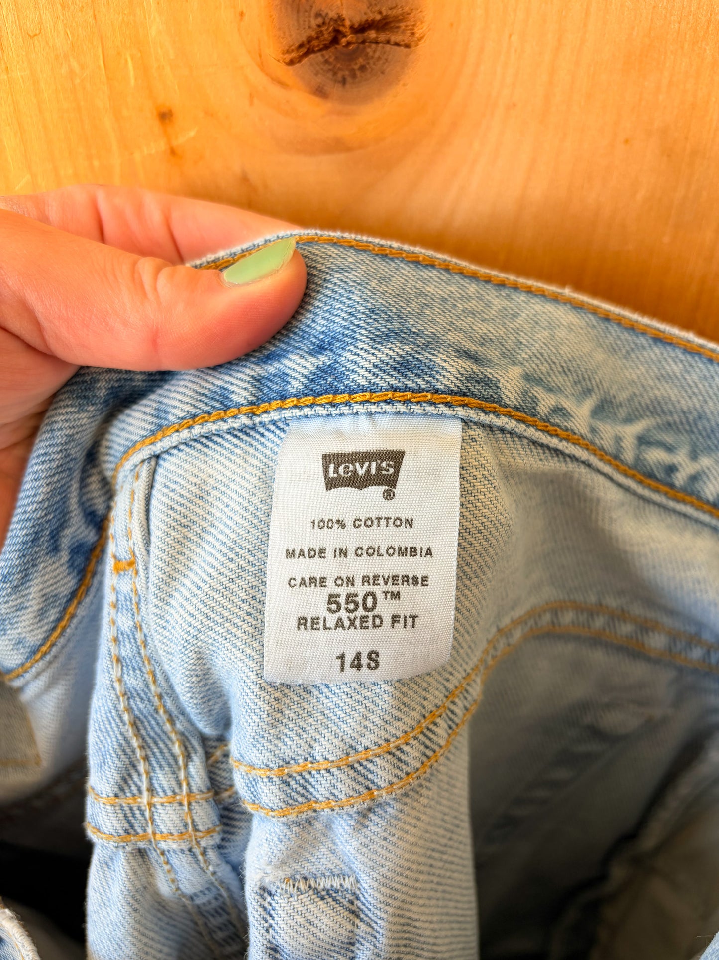 Vtg Light Wash Levi 550s : 32” W