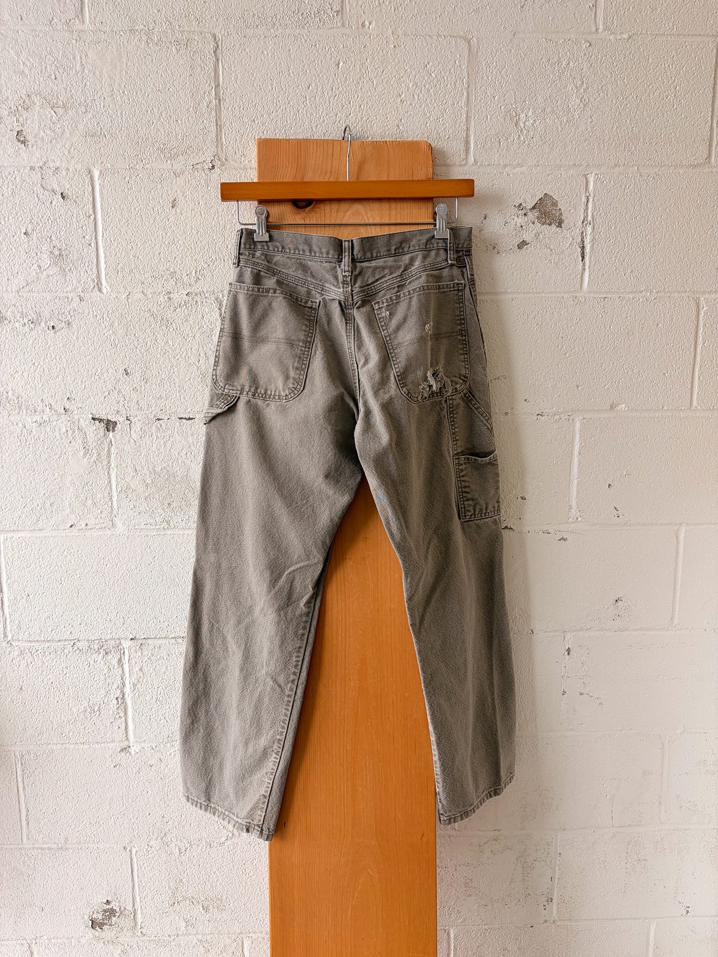 Distressed Gray Rustler Cargo Pants : 32x32