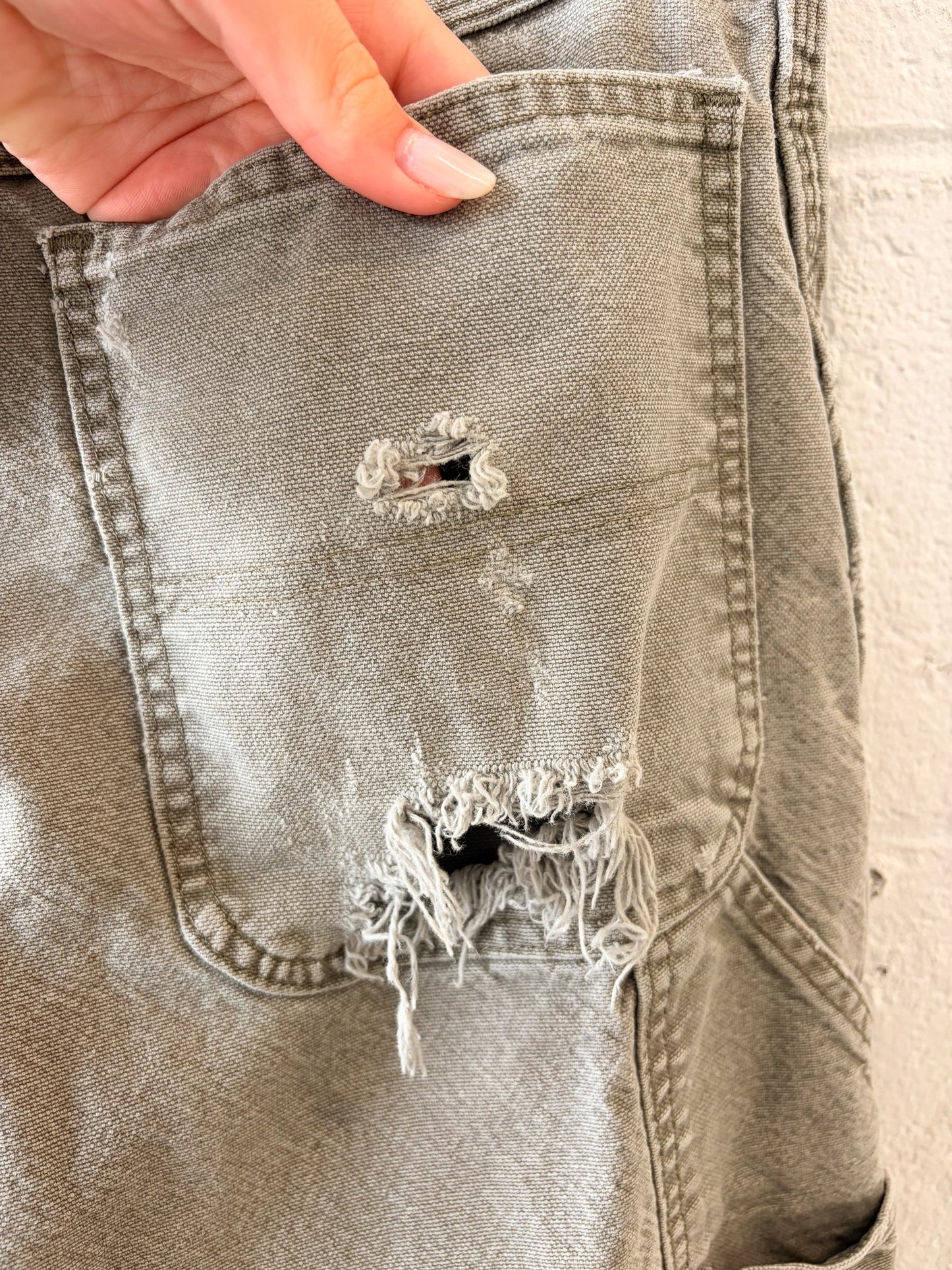 Distressed Gray Rustler Cargo Pants : 32x32