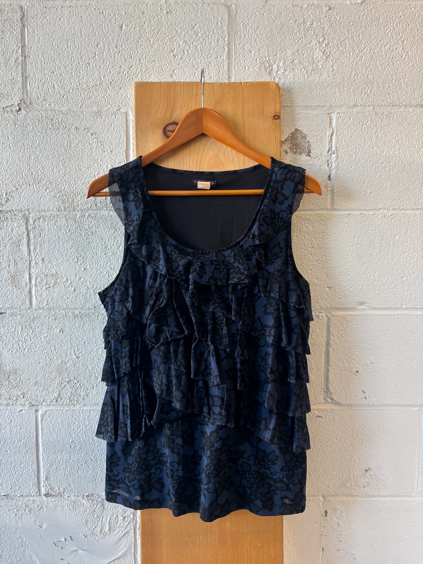 Navy Floral Ruffle Tank : L