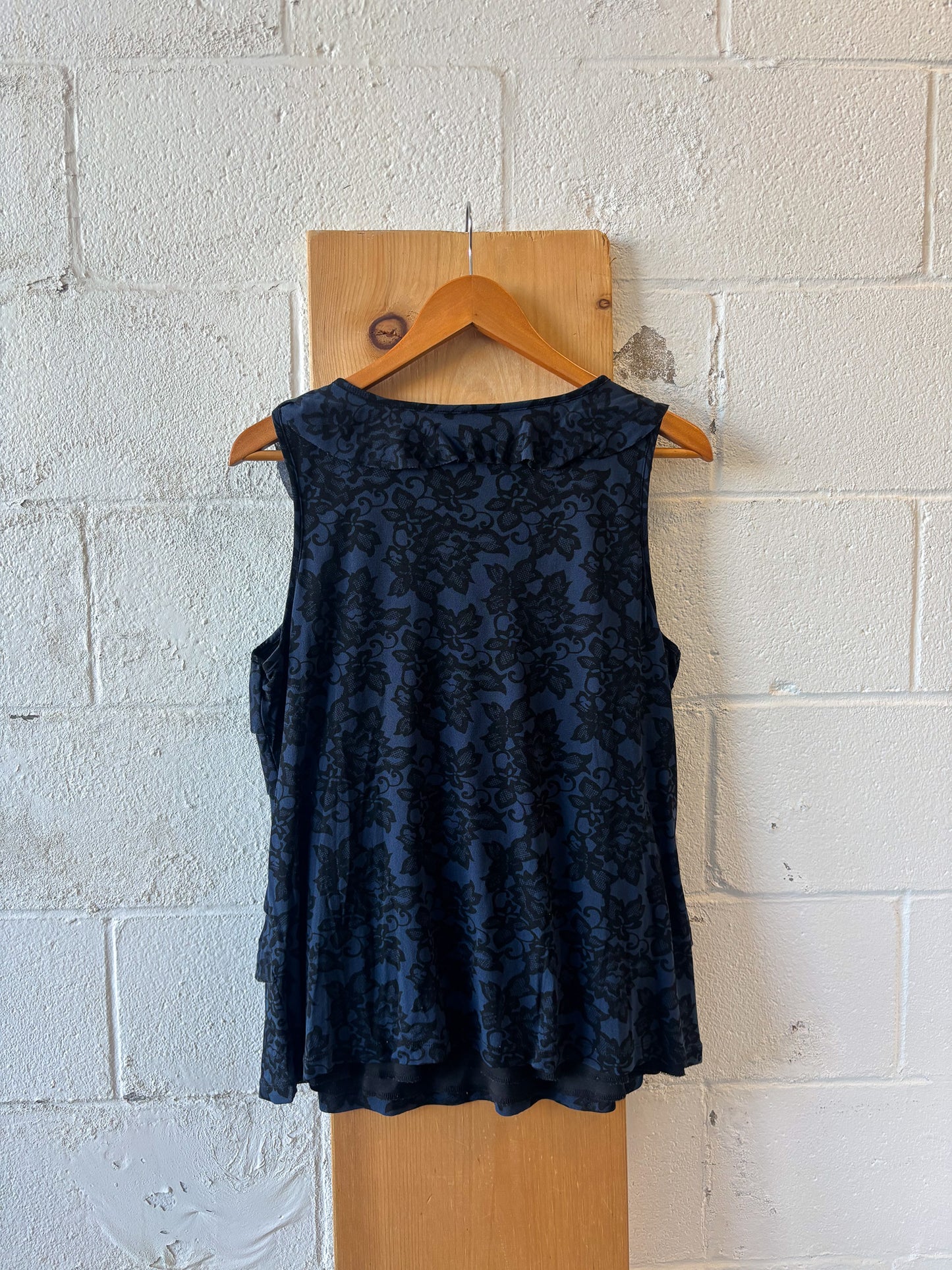 Navy Floral Ruffle Tank : L