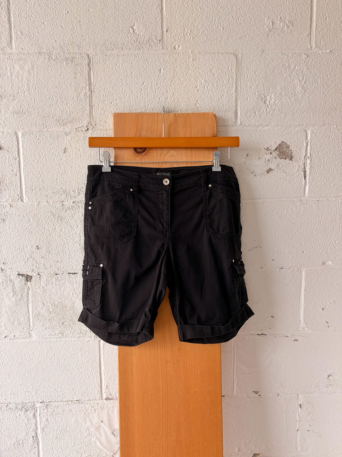 Black Cargo Shorts : 34"W