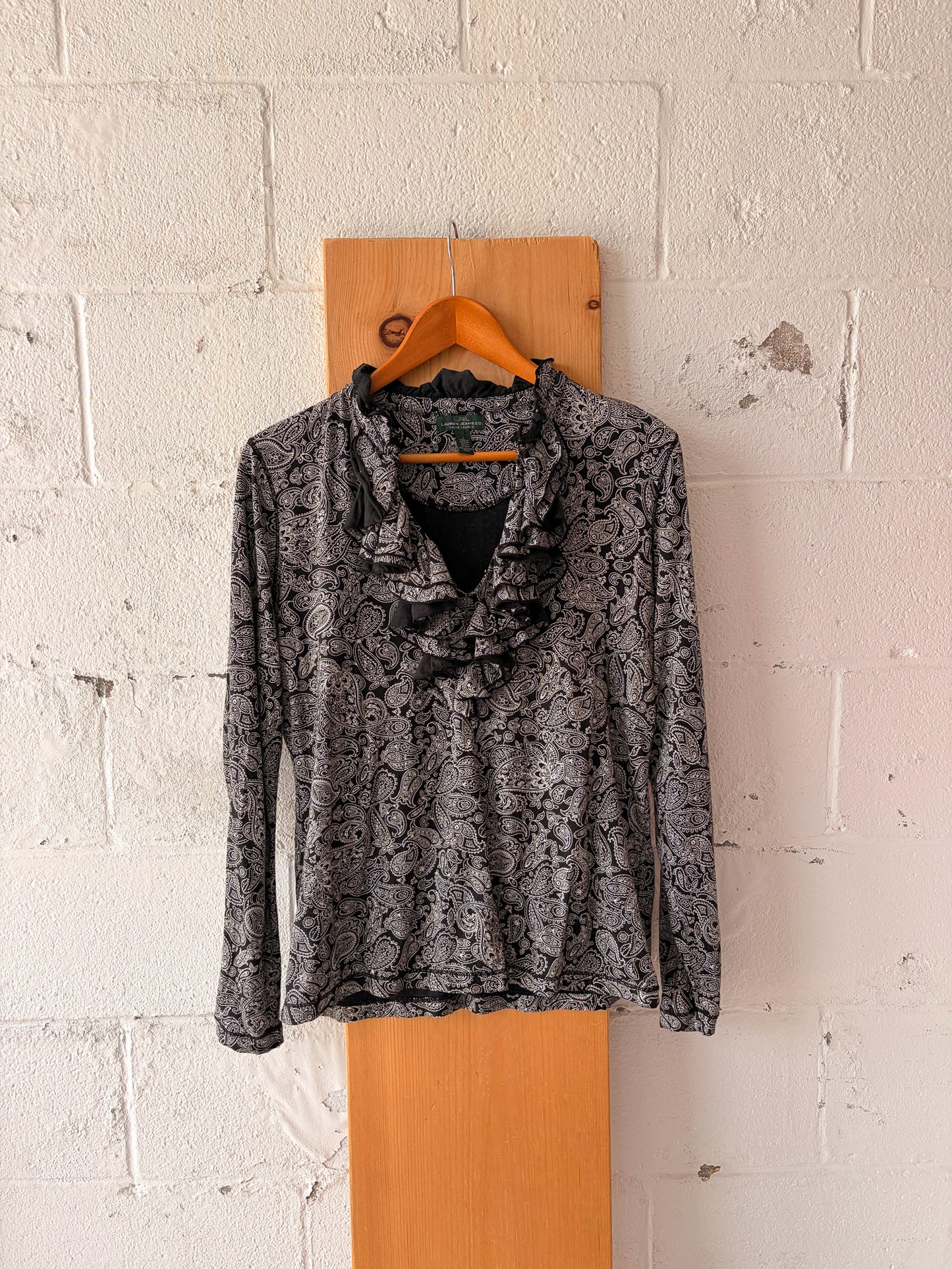 Black & White Ruffled Paisley Top : L