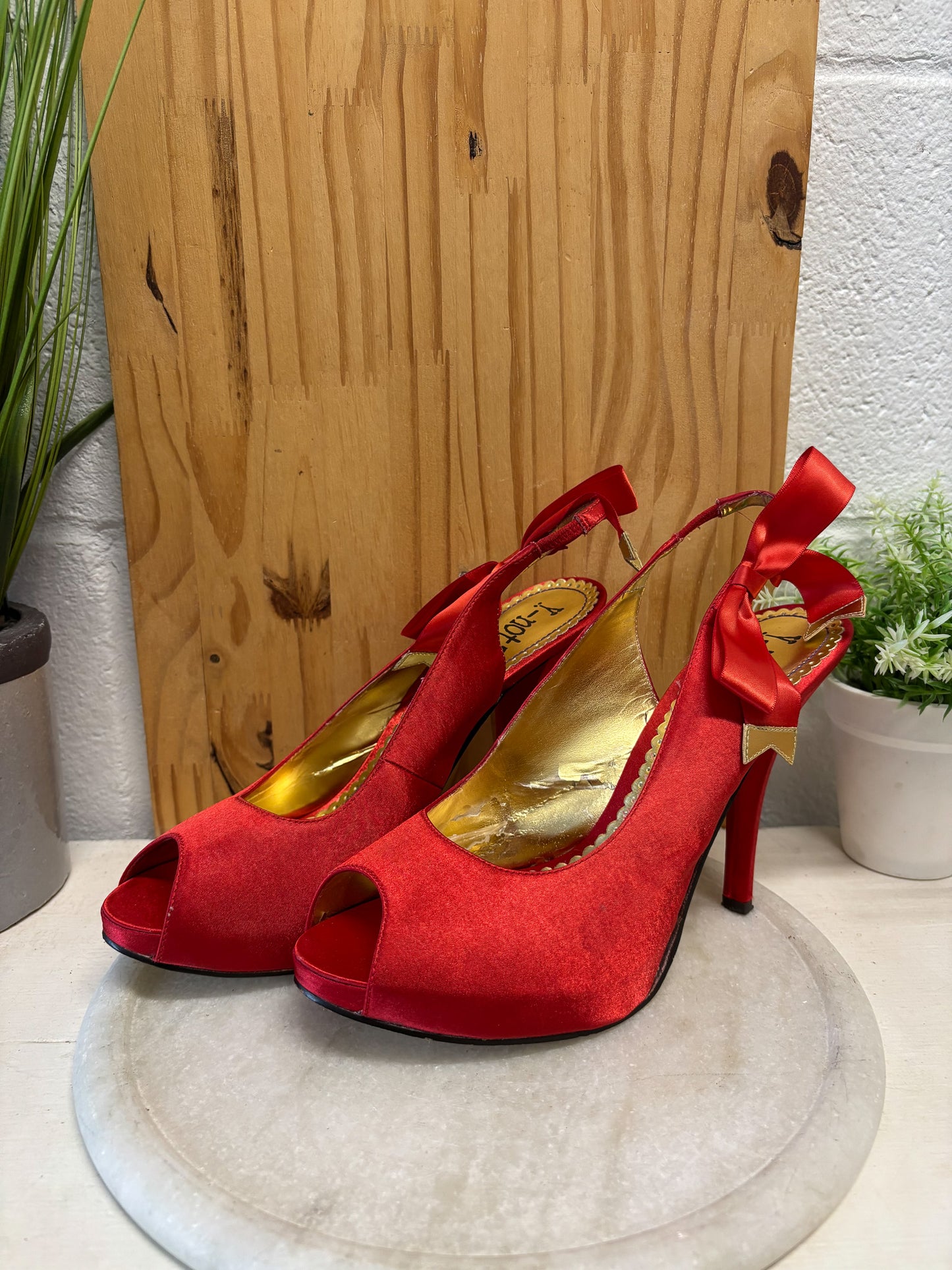 Red Bowl Heels : 9.5