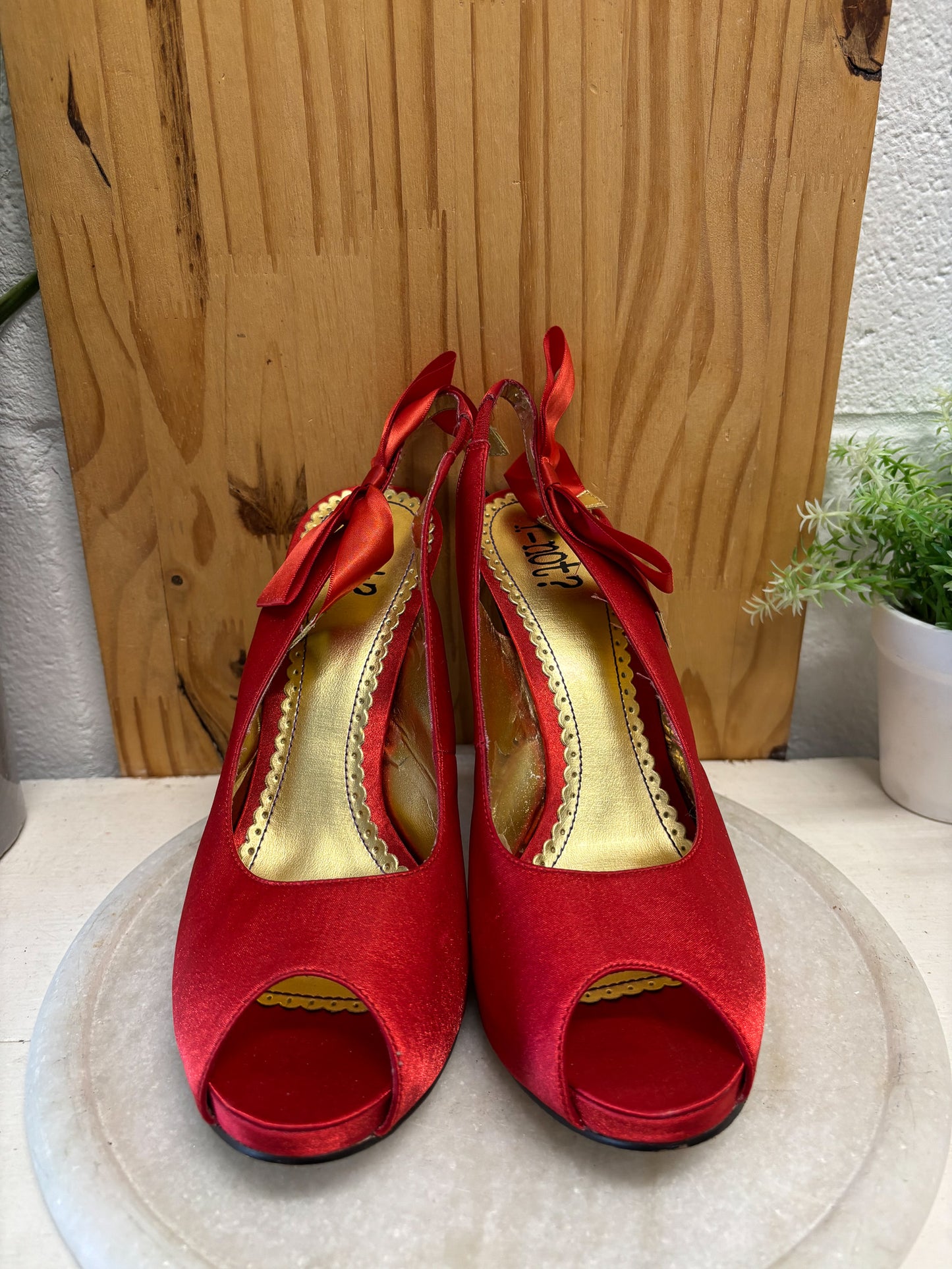 Red Bowl Heels : 9.5