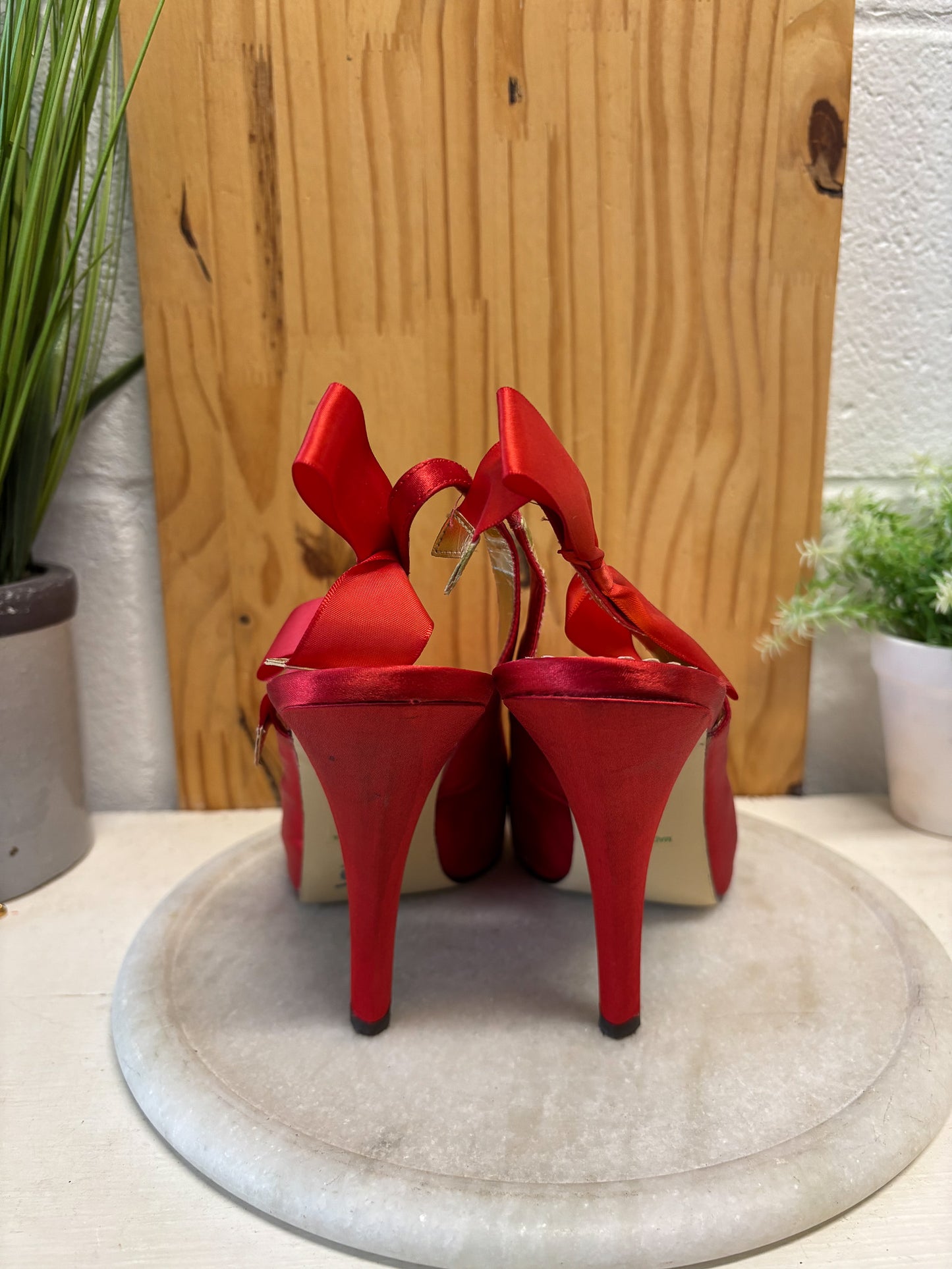 Red Bowl Heels : 9.5