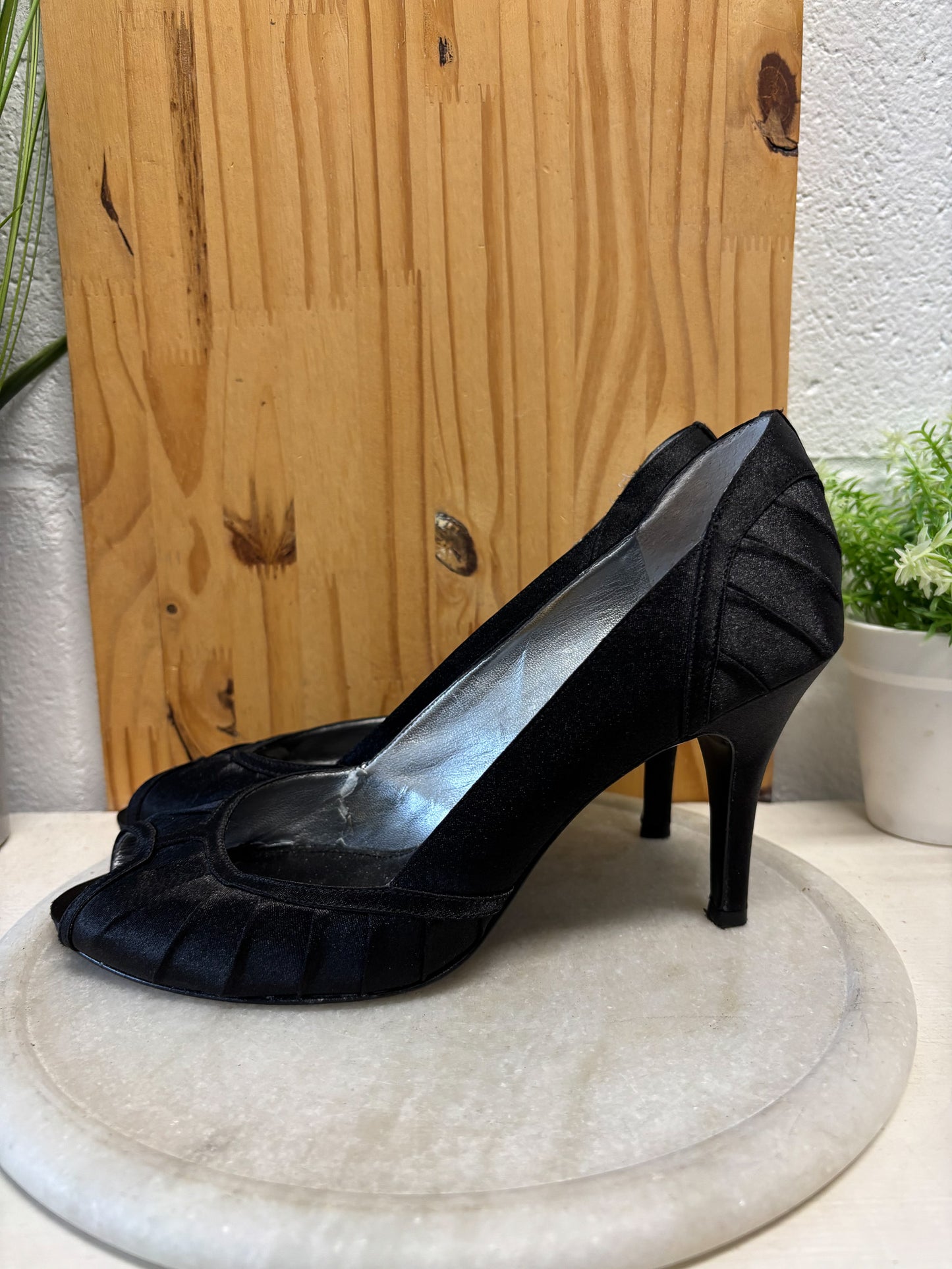 Black Open Toe Heels : 9.5