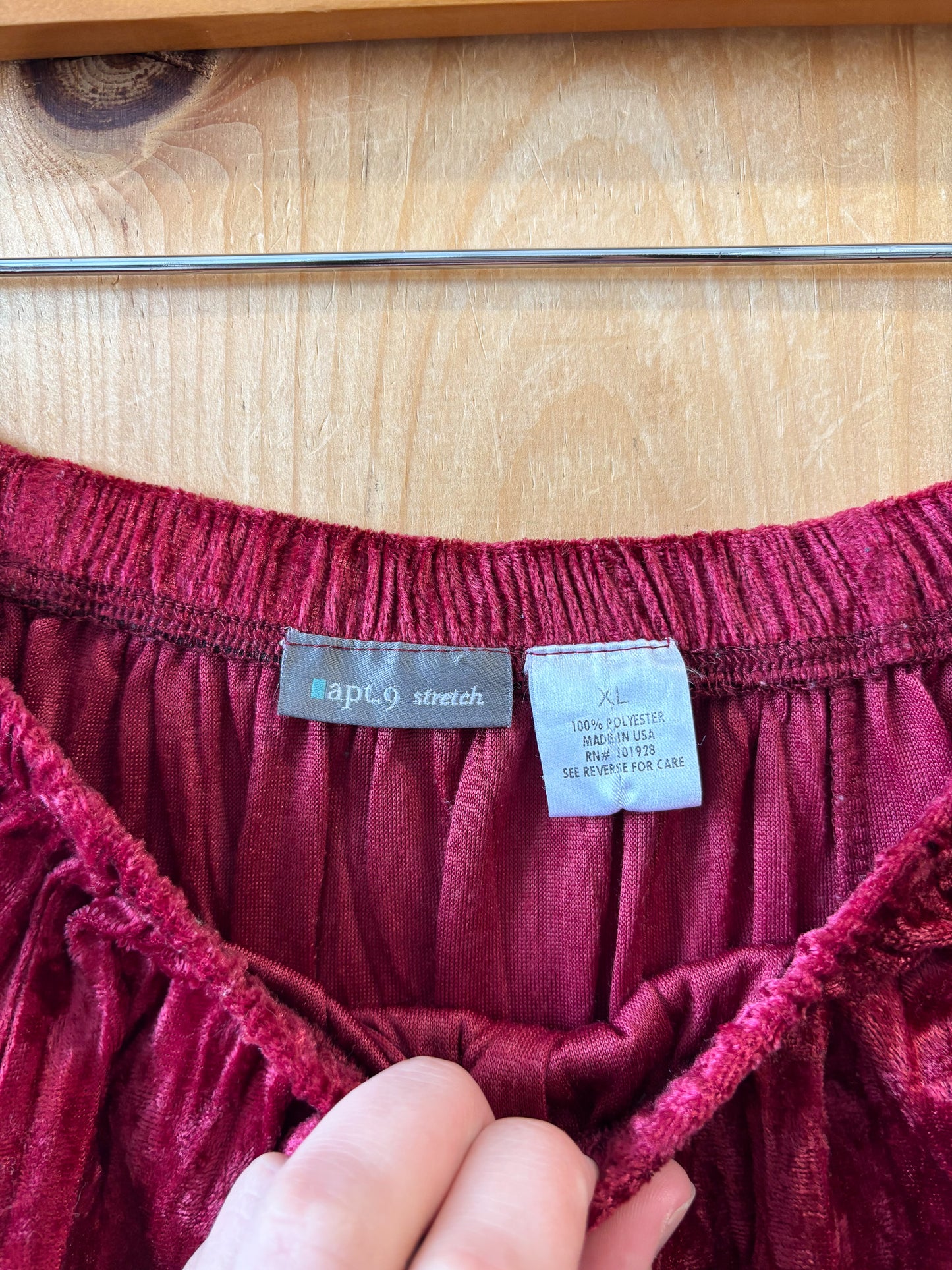 Red Velvet Skirt : XL