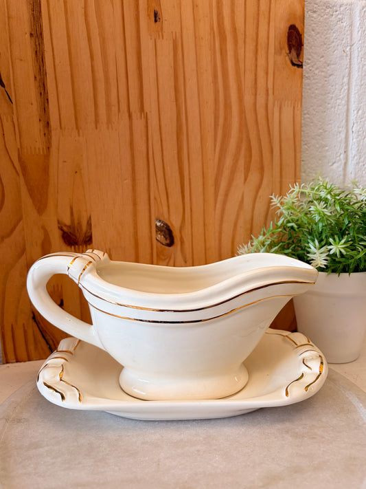 Vtg Gibson Bow Detailed Gravy Boat Set (Local Pick Up Only)