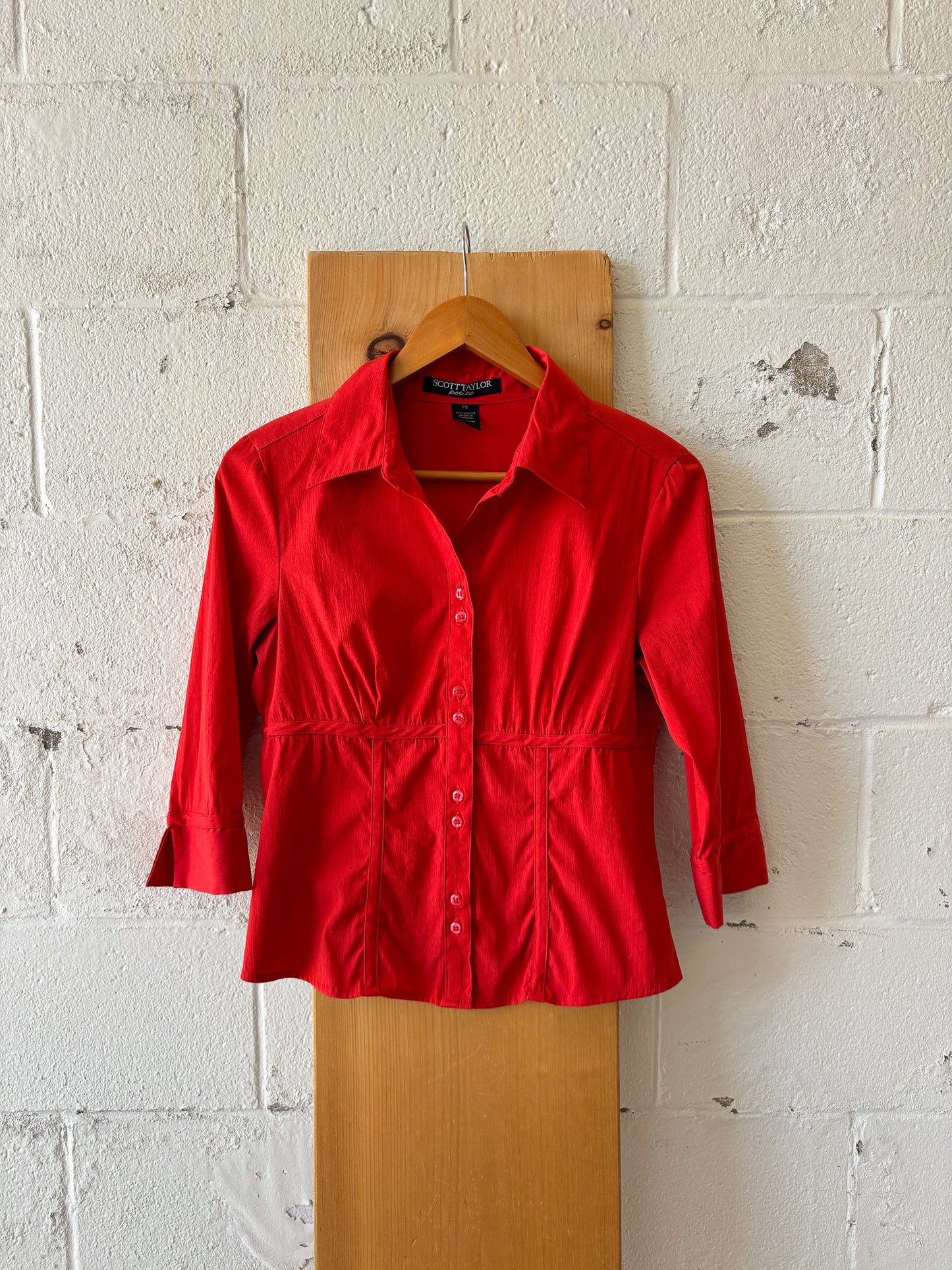 Red Quarter Length Top : S