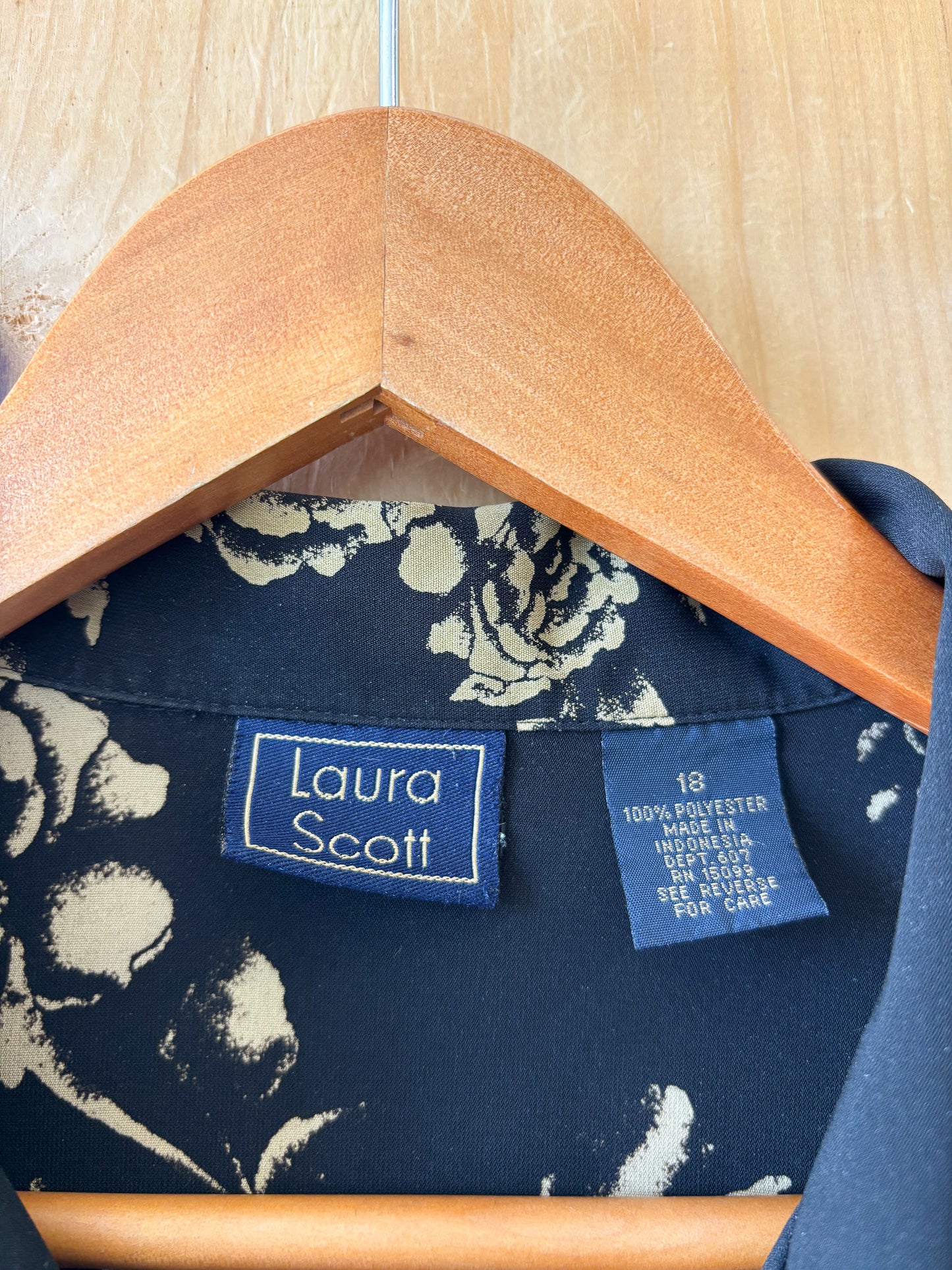 Flowy Black Floral Button Up : L/XL