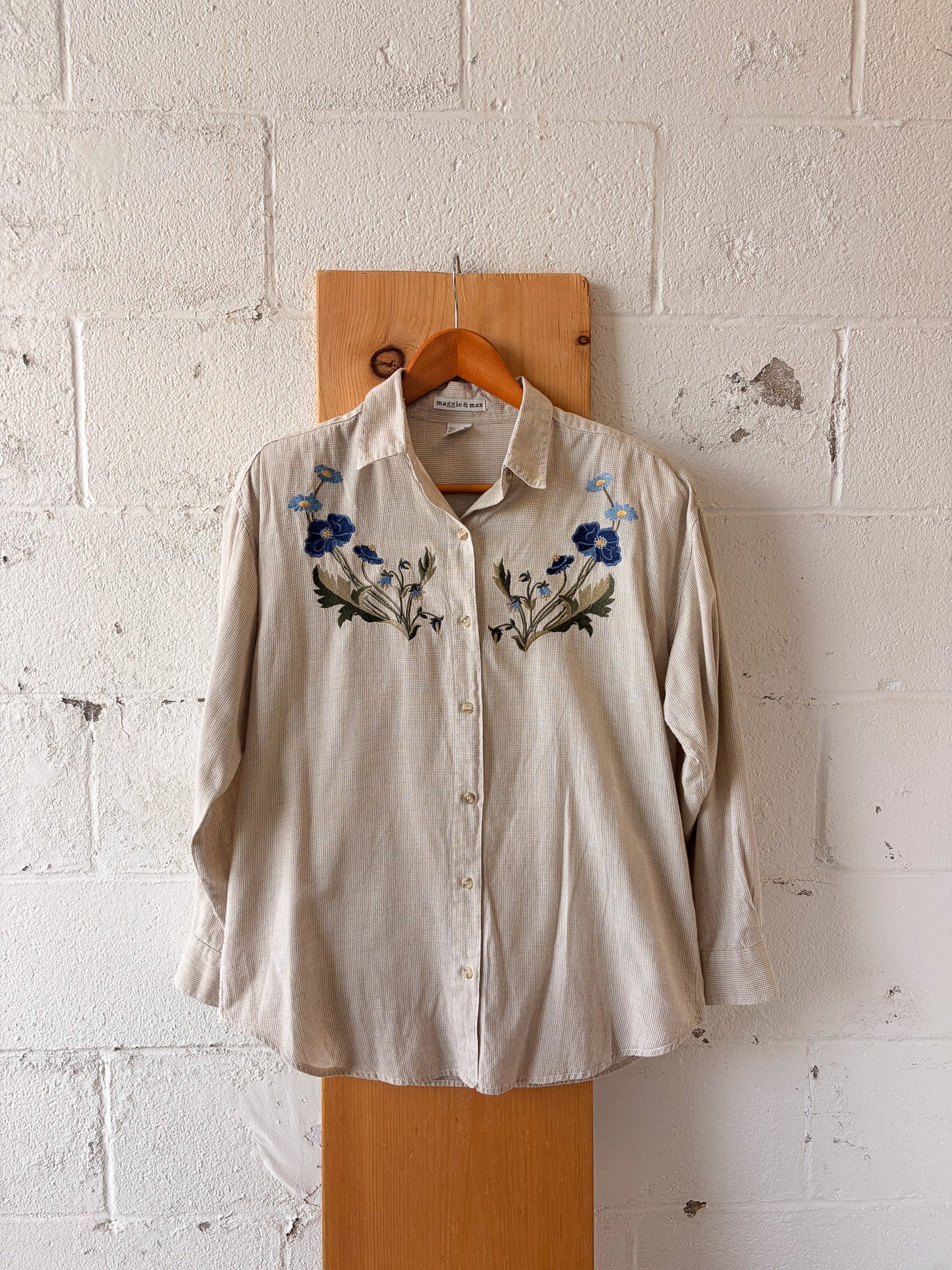 Floral Embroidered Button Up : M