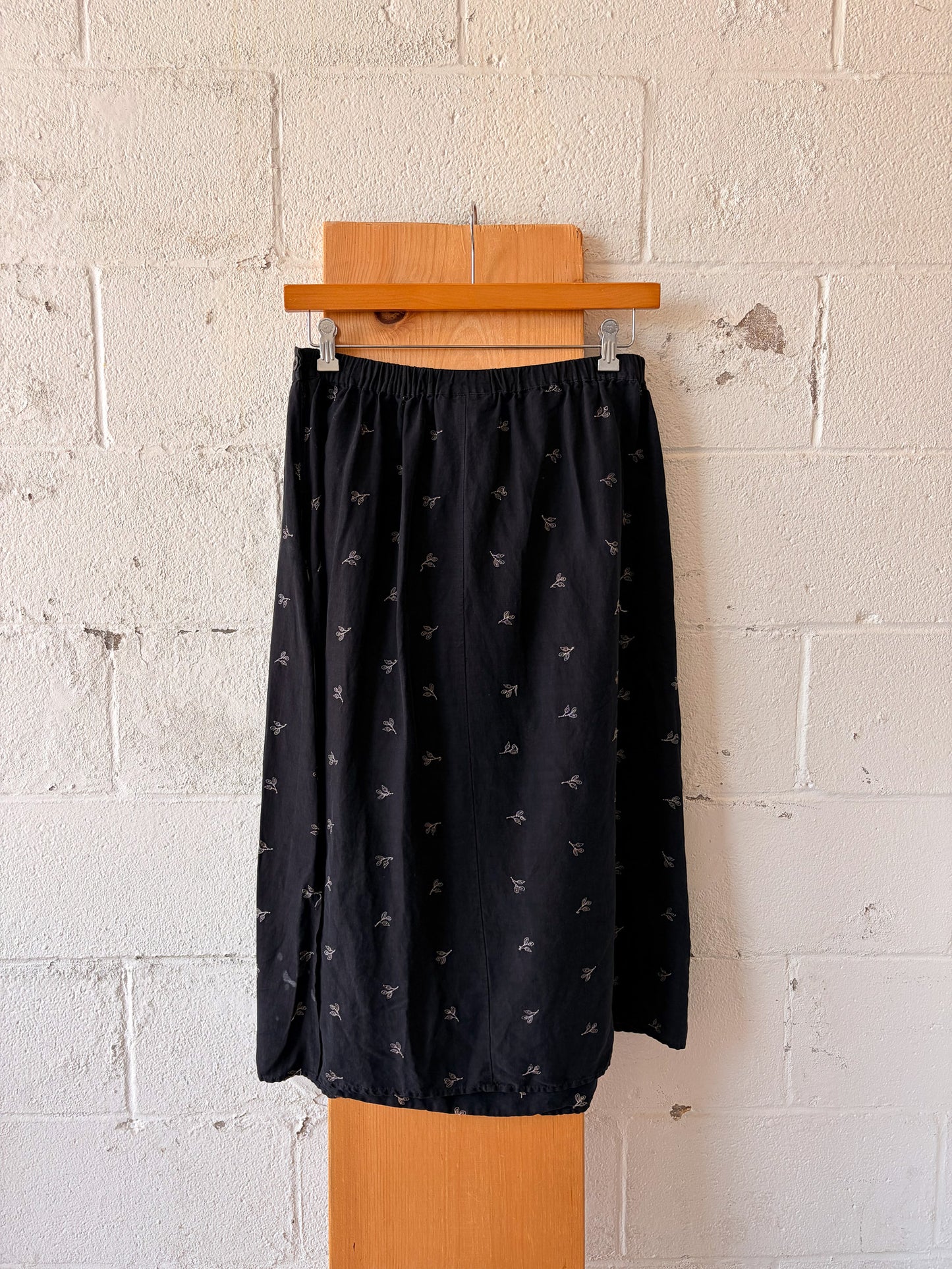 Dainty Black & White Floral Silk Blend Skirt : 16"W