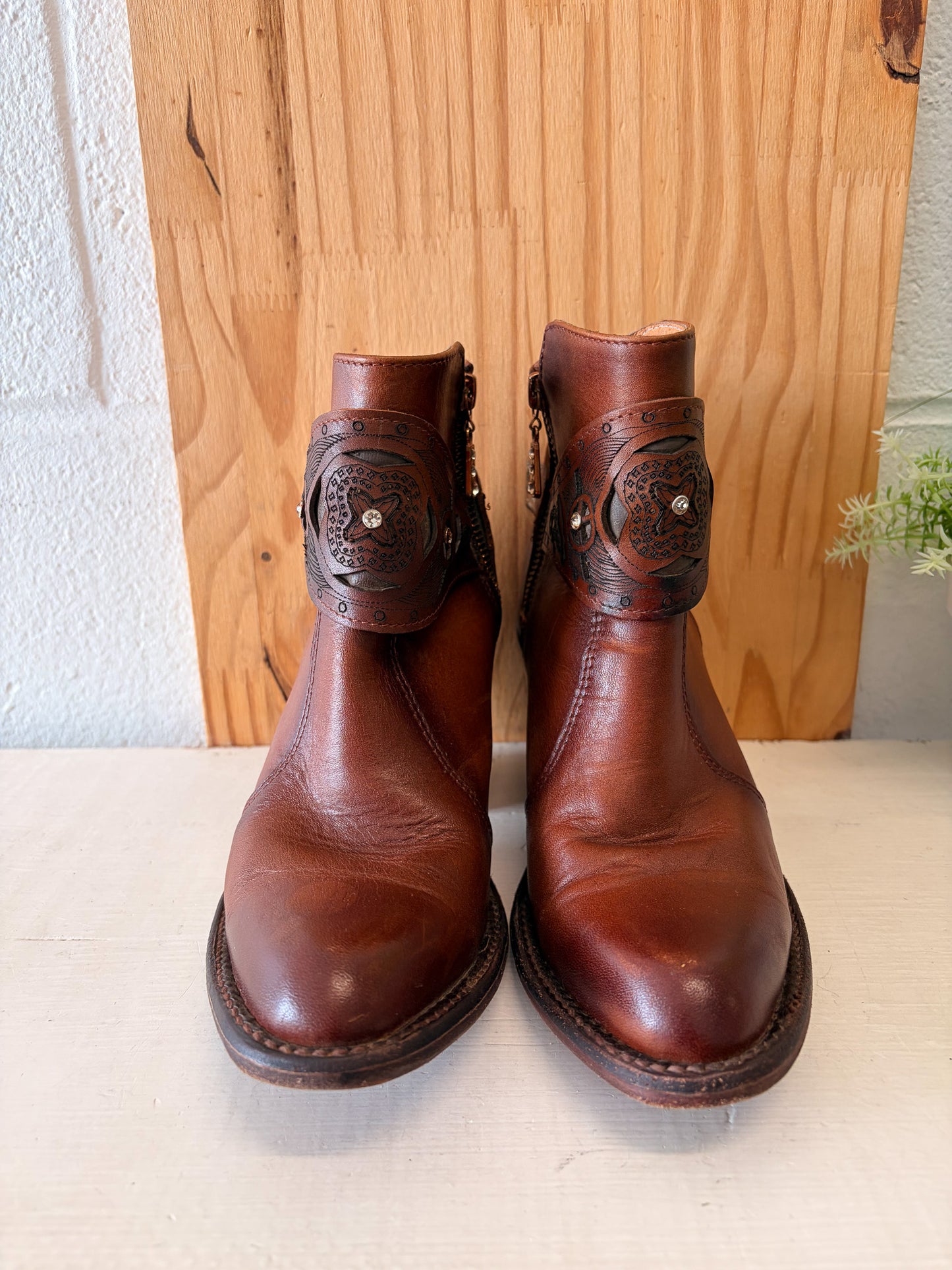 Vtg Brown Leather Ankle Boots : 9.5W / 8.5M (Local Pick Up Only)