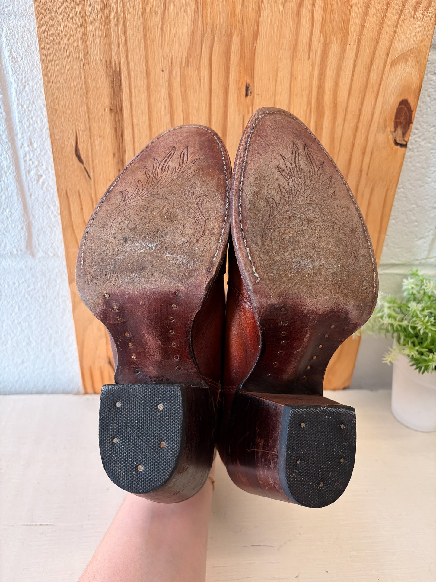 Vtg Brown Leather Ankle Boots : 9.5W / 8.5M (Local Pick Up Only)