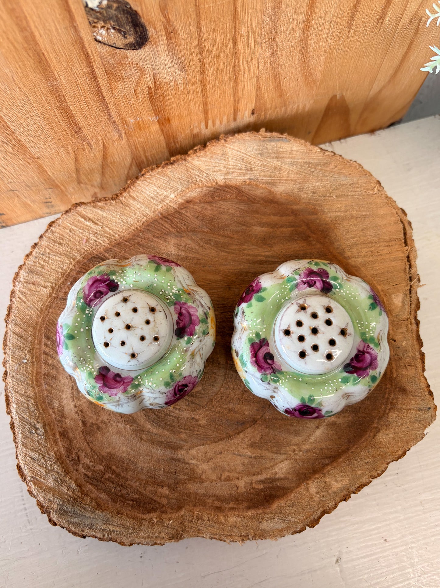Vtg Floral Salt & Pepper Shakers (Local Pick Up Only)