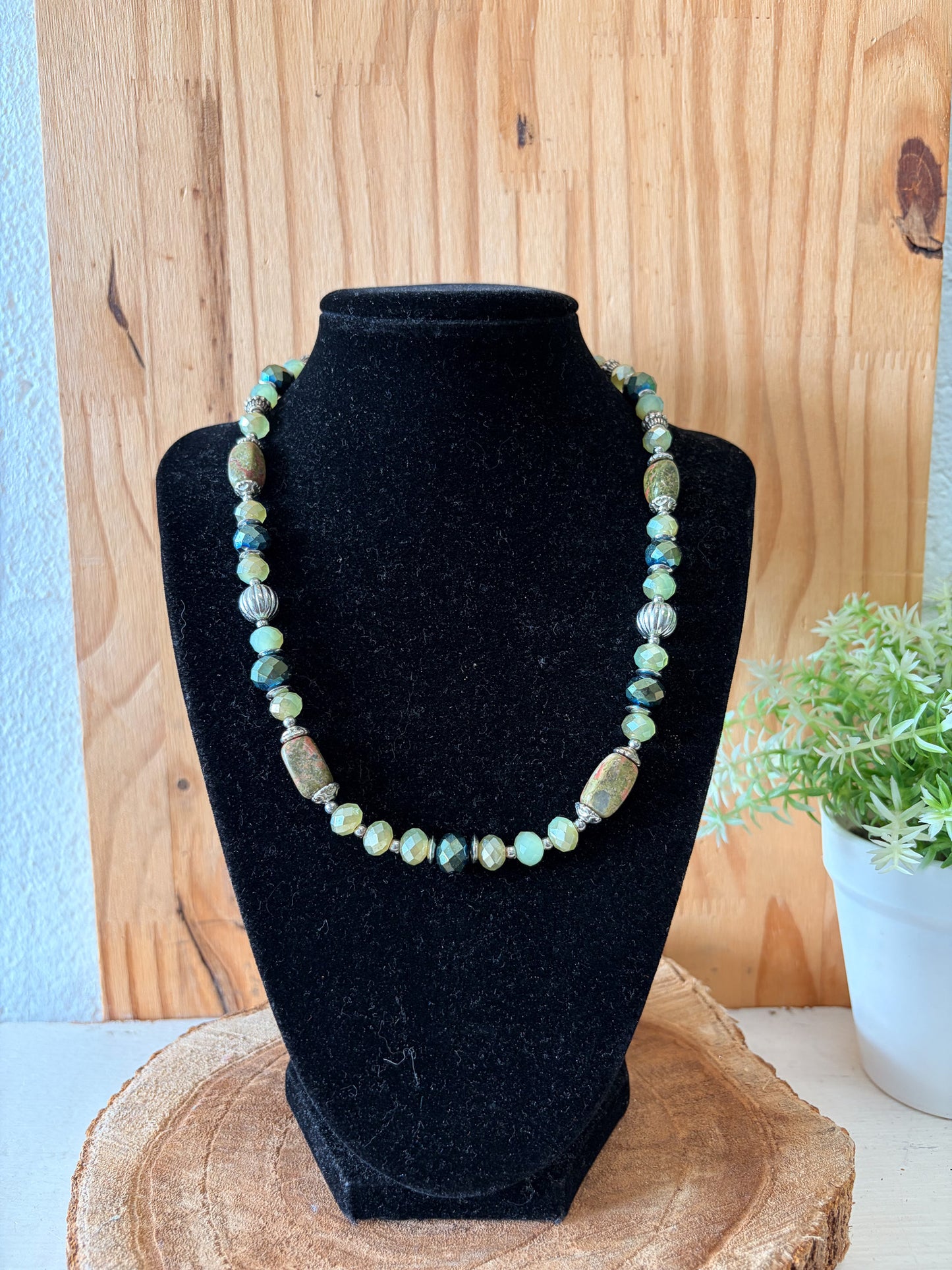 Funky Green Beads & Stones Necklace