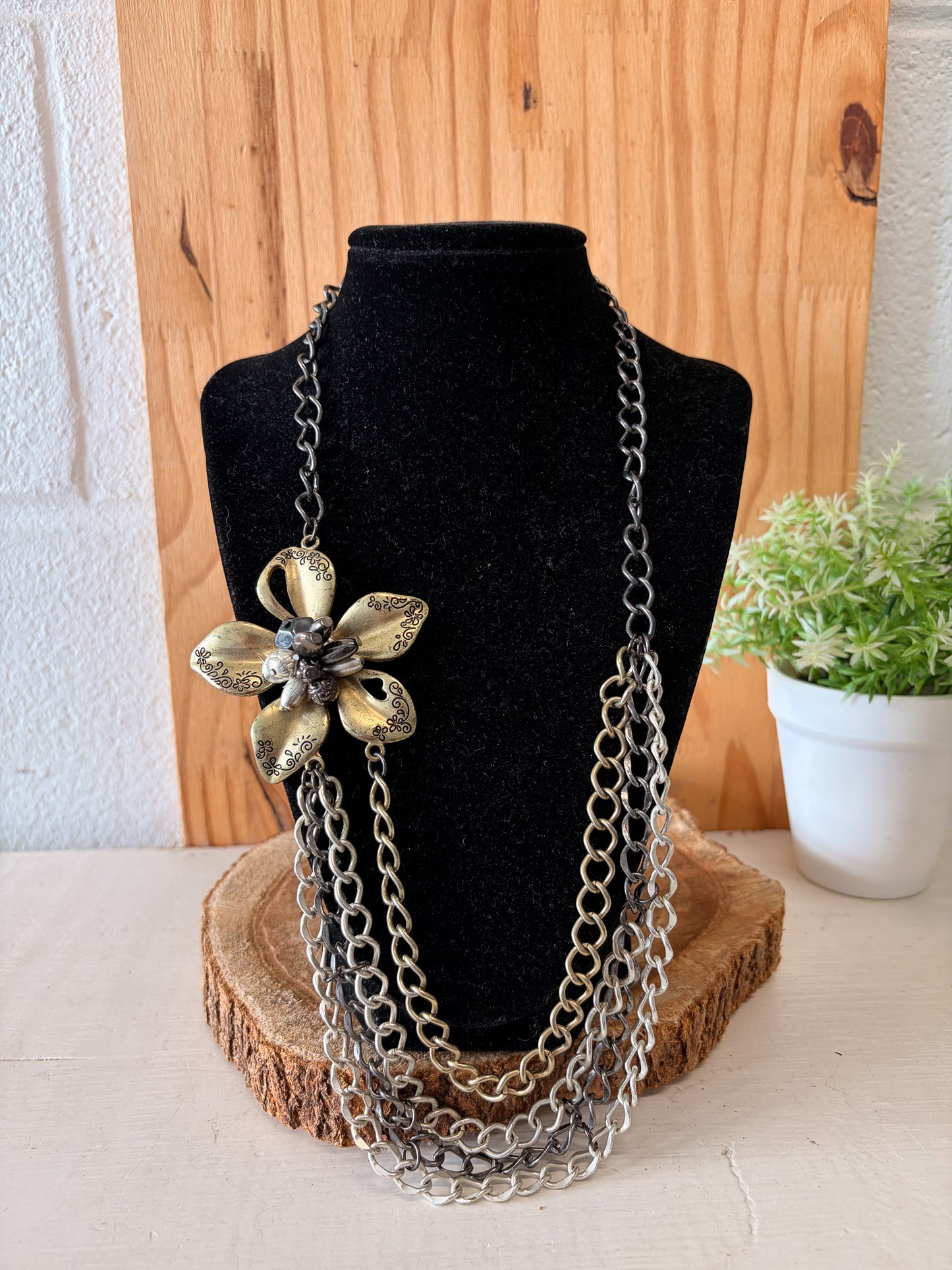 Multi Tone Flower Pendant Necklace